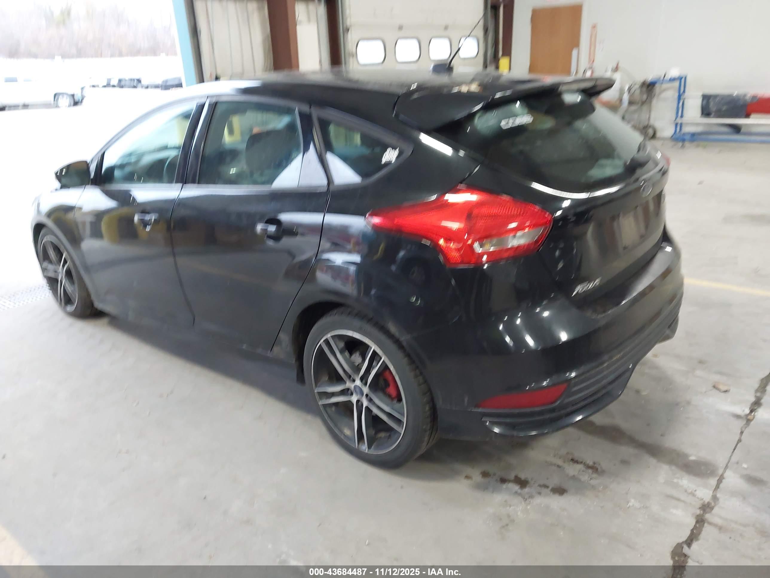 FORD FOCUS image 3