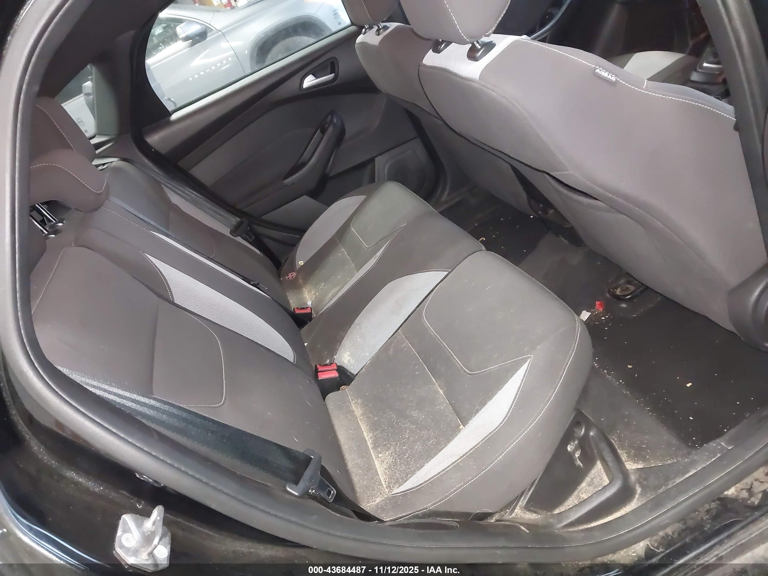 FORD FOCUS image 8