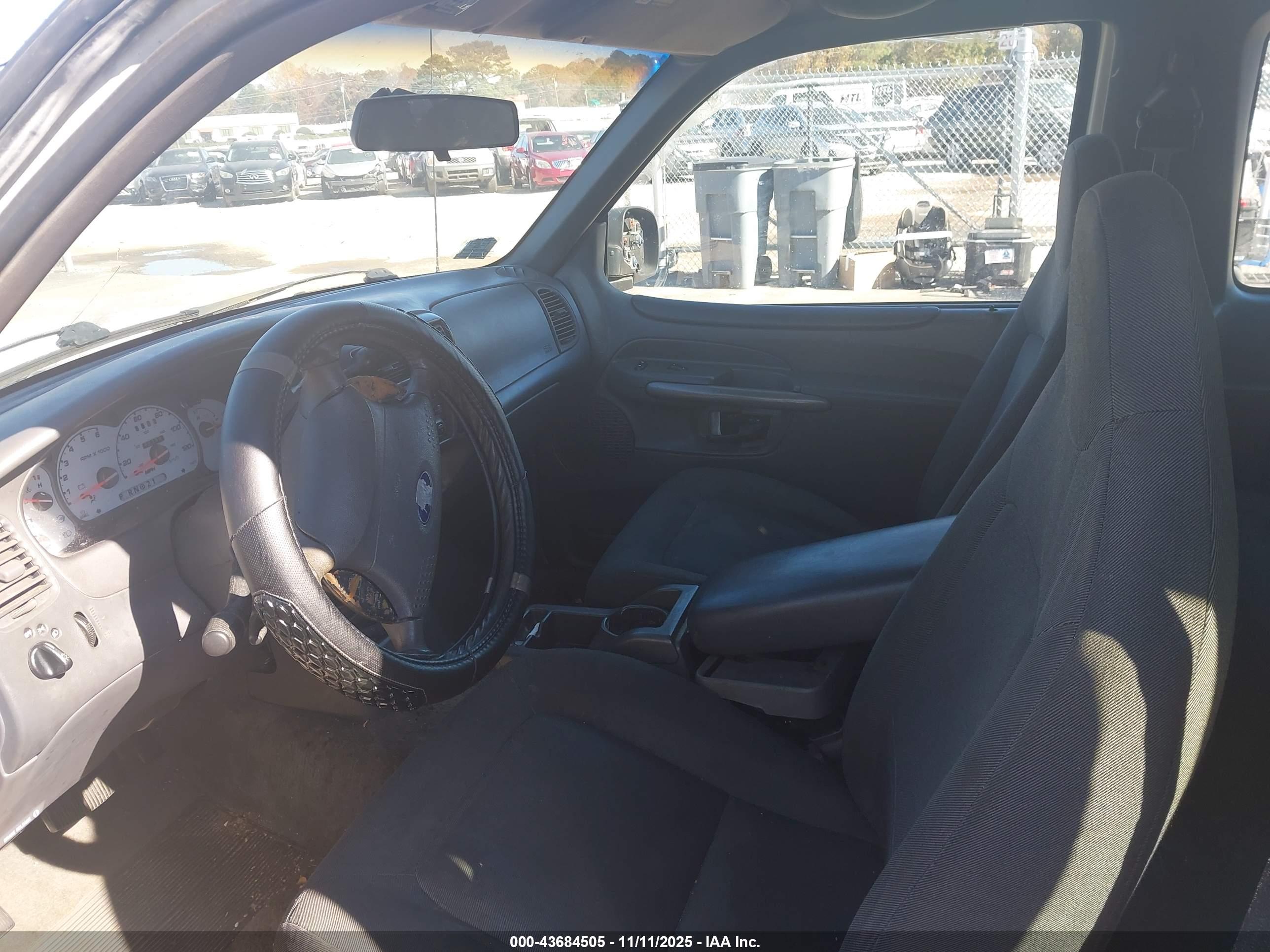 FORD EXPLORER image 5