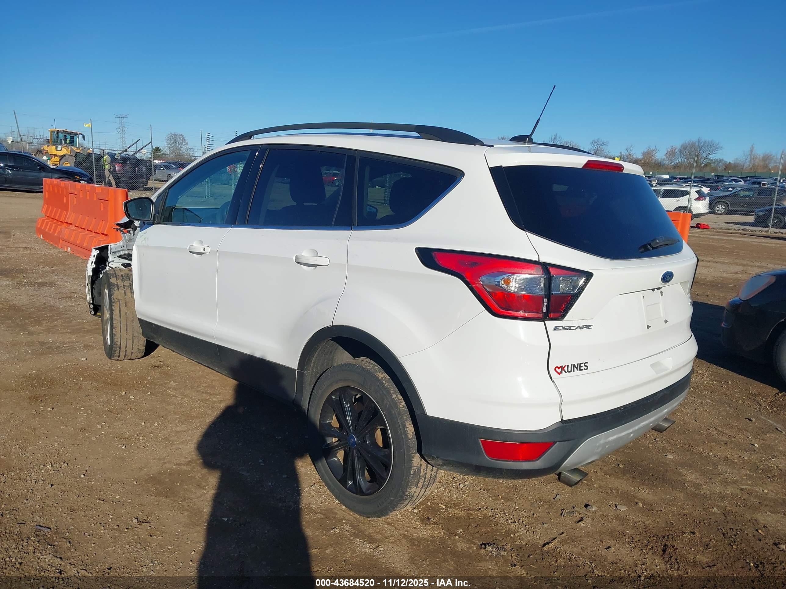 FORD ESCAPE image 3