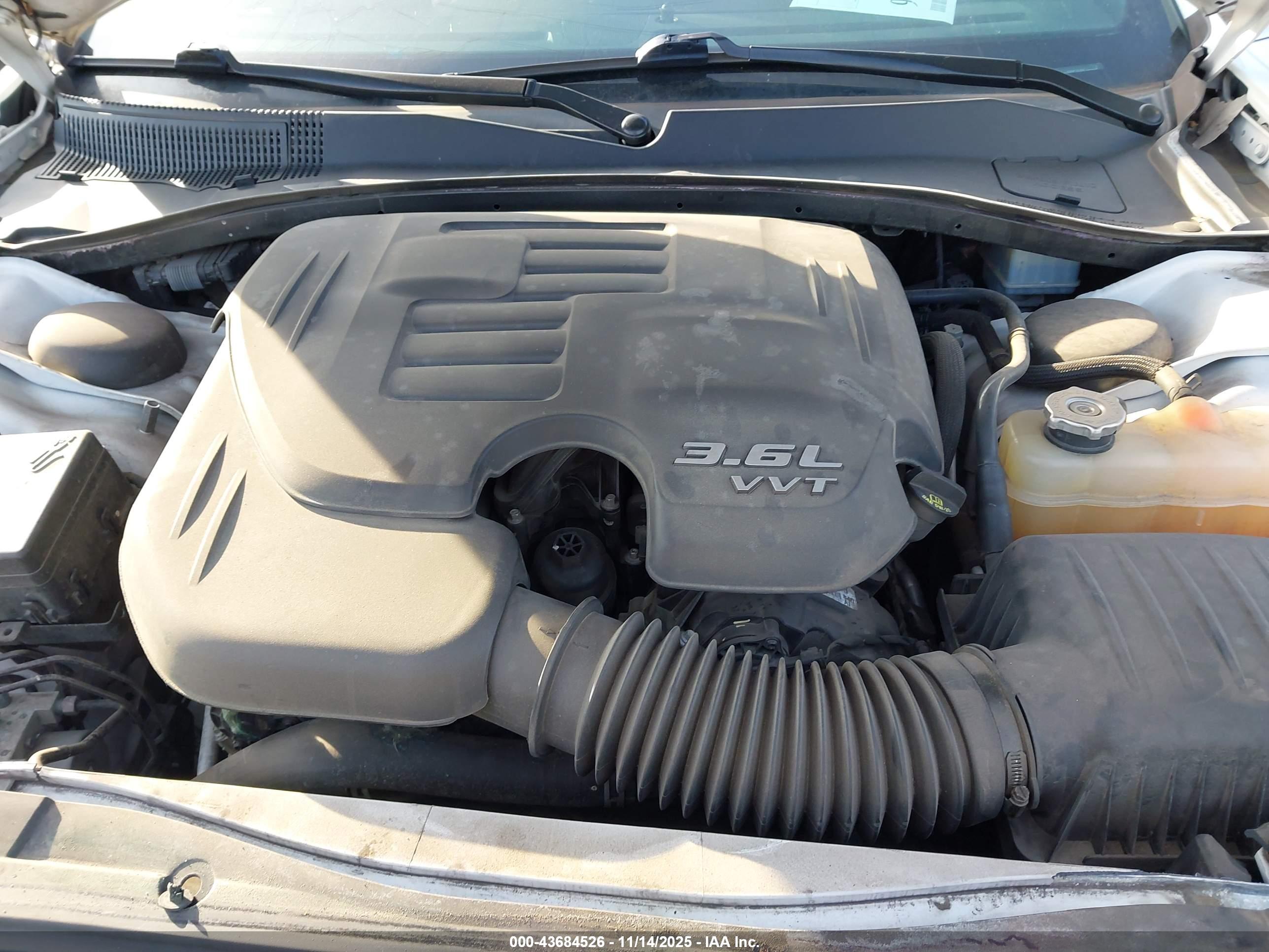 CHRYSLER 300 image 10
