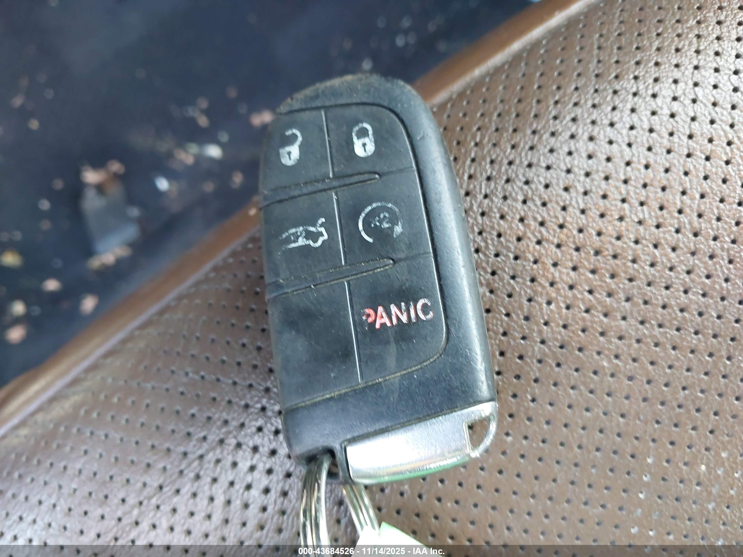CHRYSLER 300 image 11