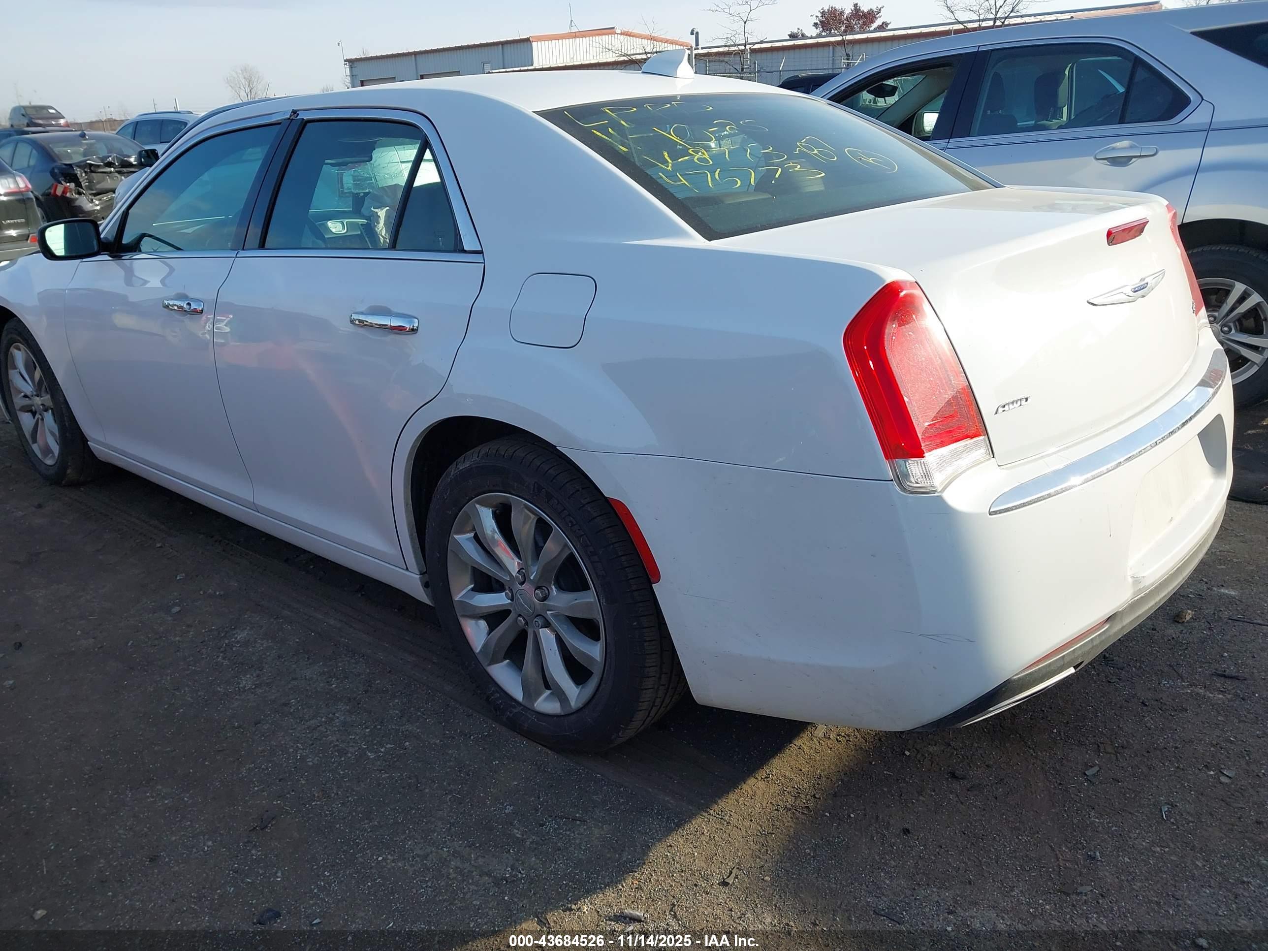CHRYSLER 300 image 3