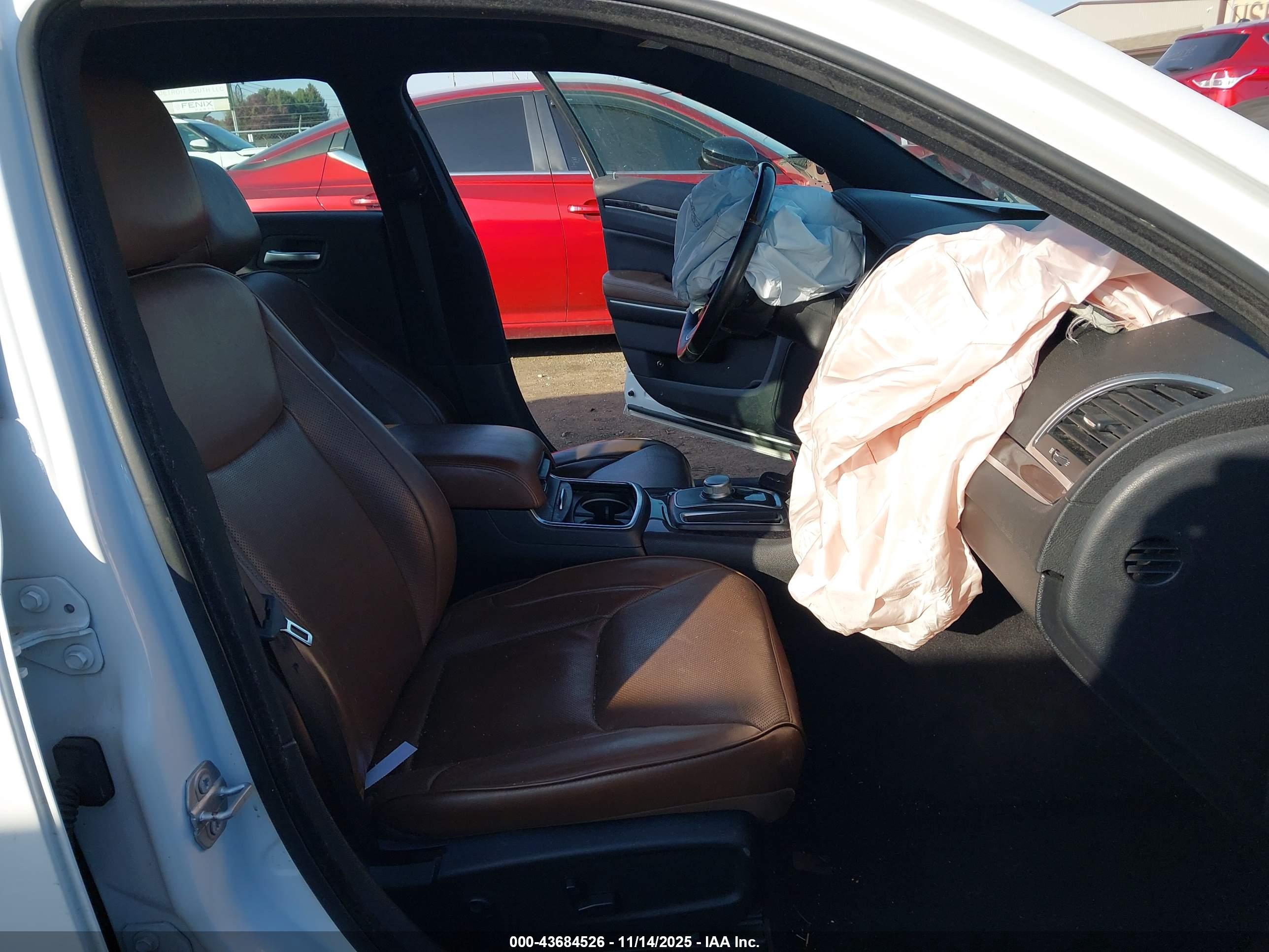 CHRYSLER 300 image 5