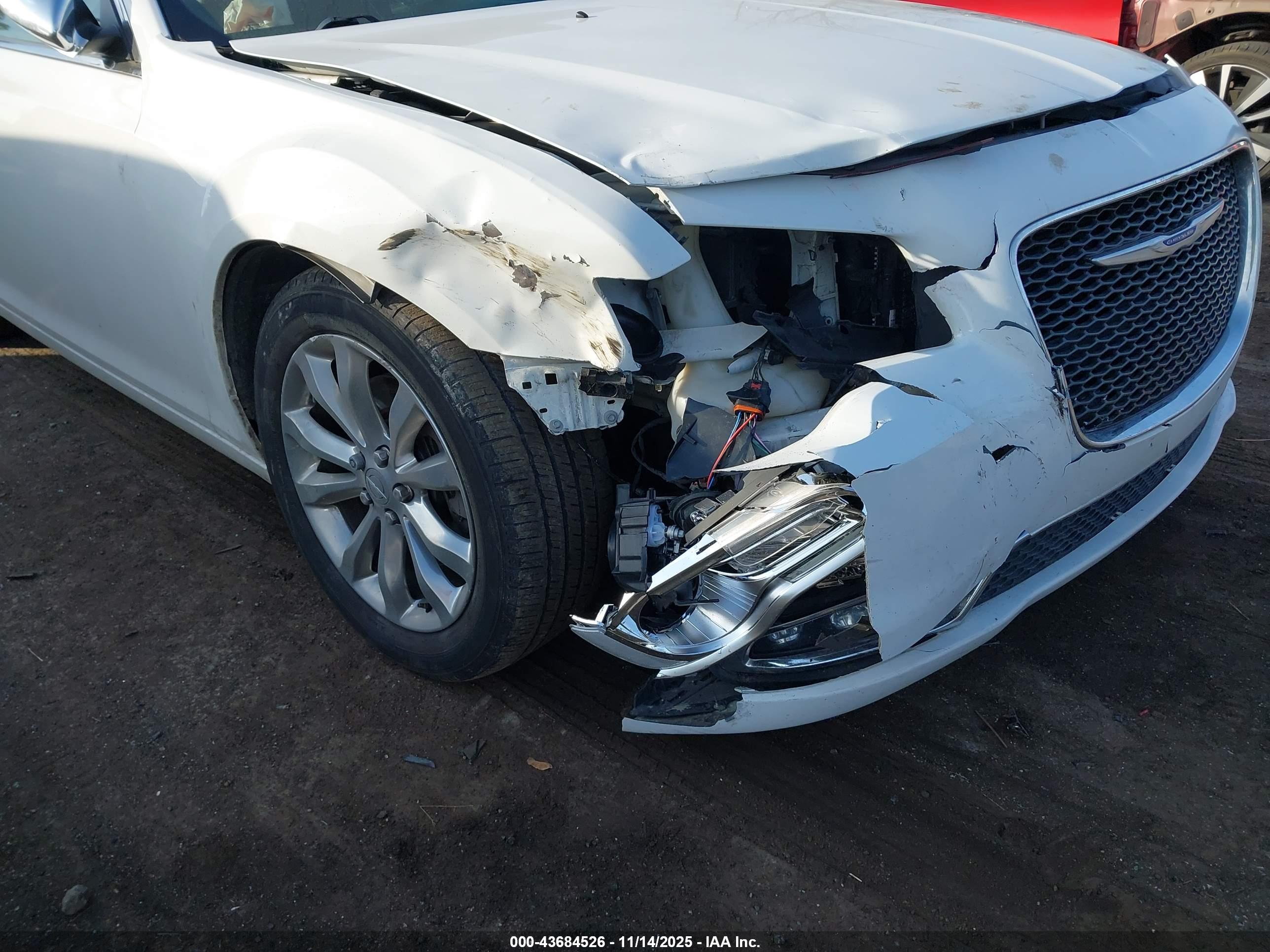 CHRYSLER 300 image 6