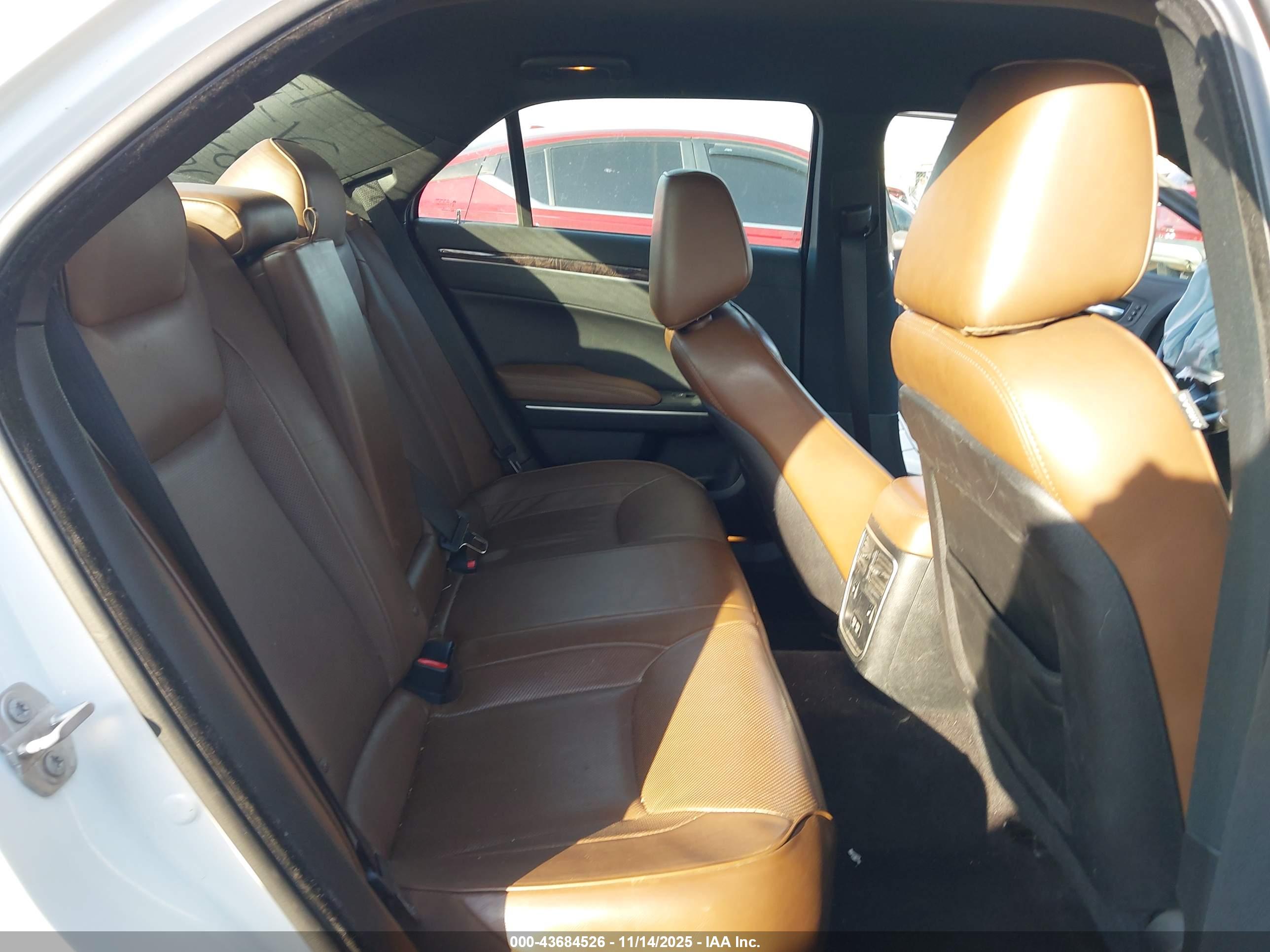 CHRYSLER 300 image 8