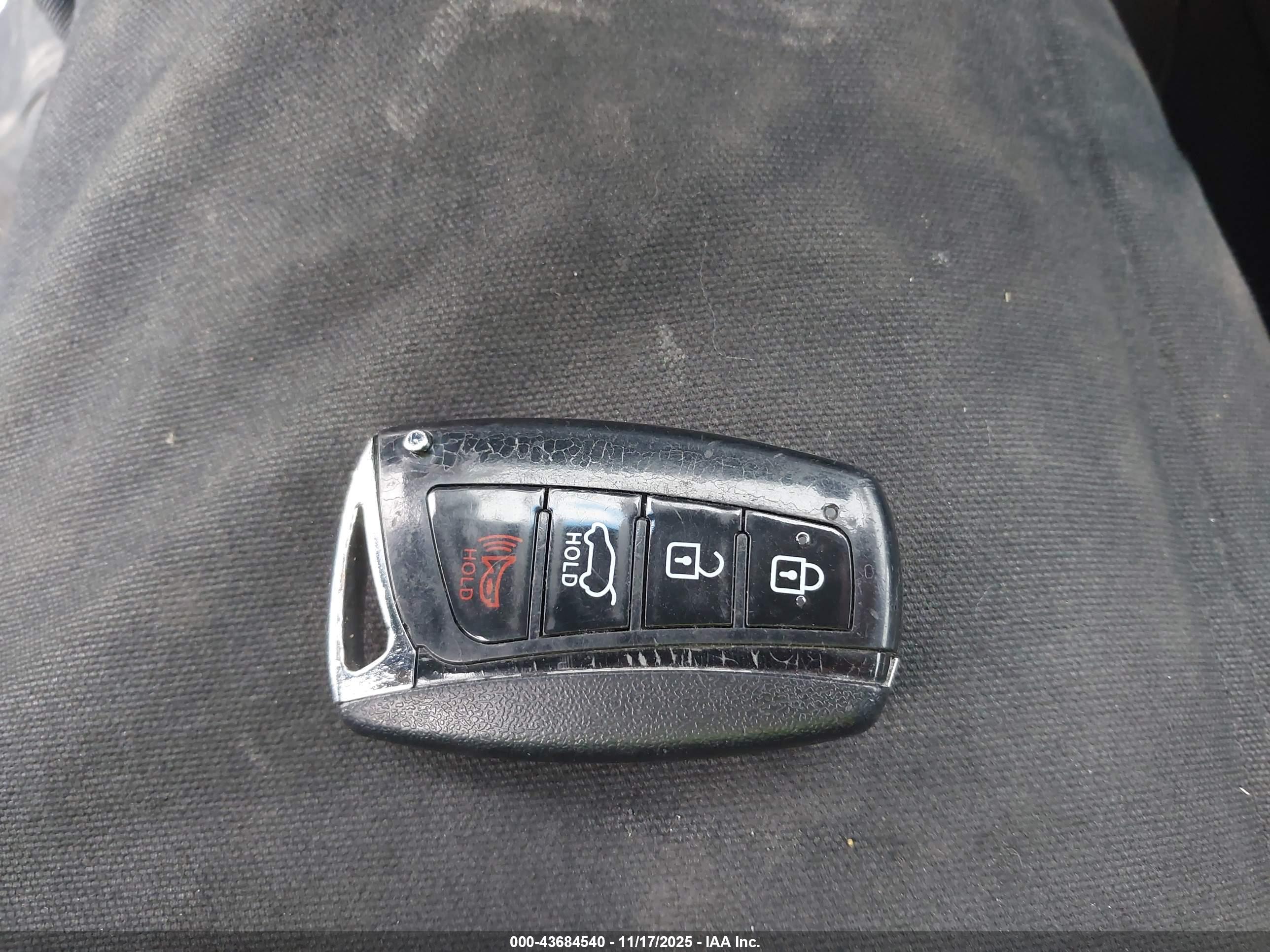 HYUNDAI SANTA image 11