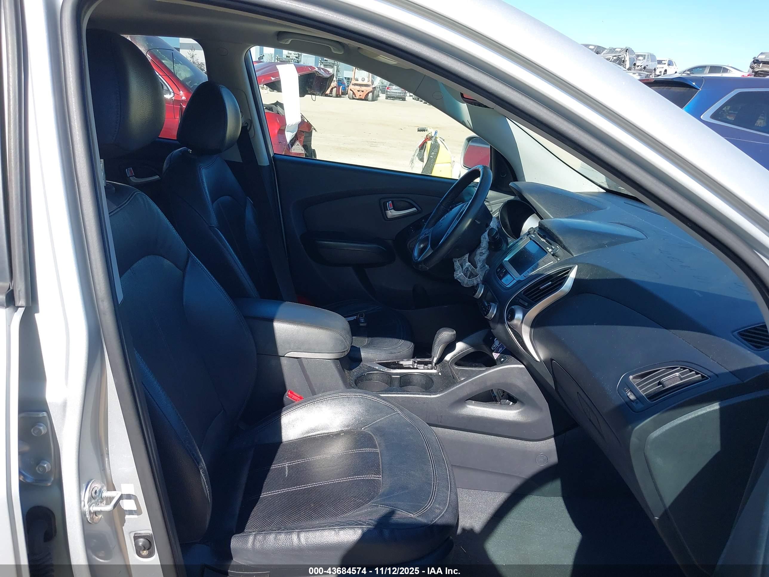 HYUNDAI TUCSON image 5
