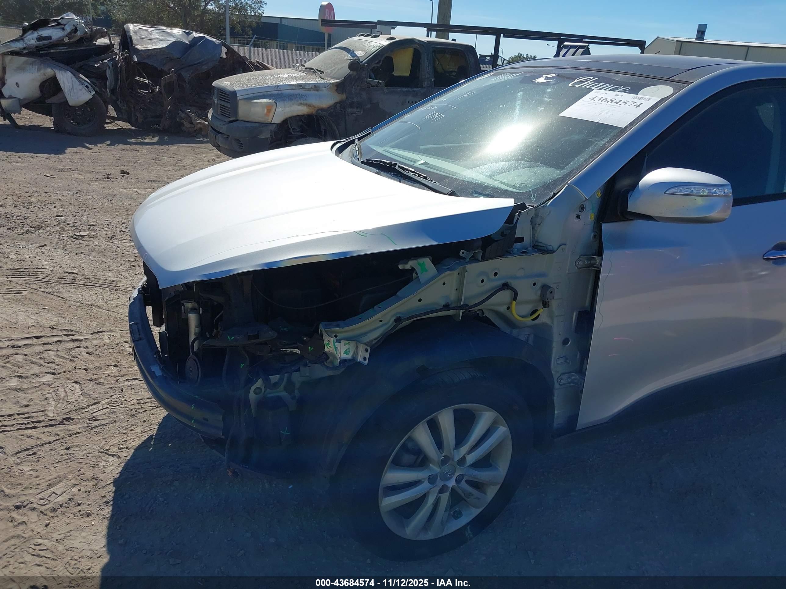 HYUNDAI TUCSON image 6