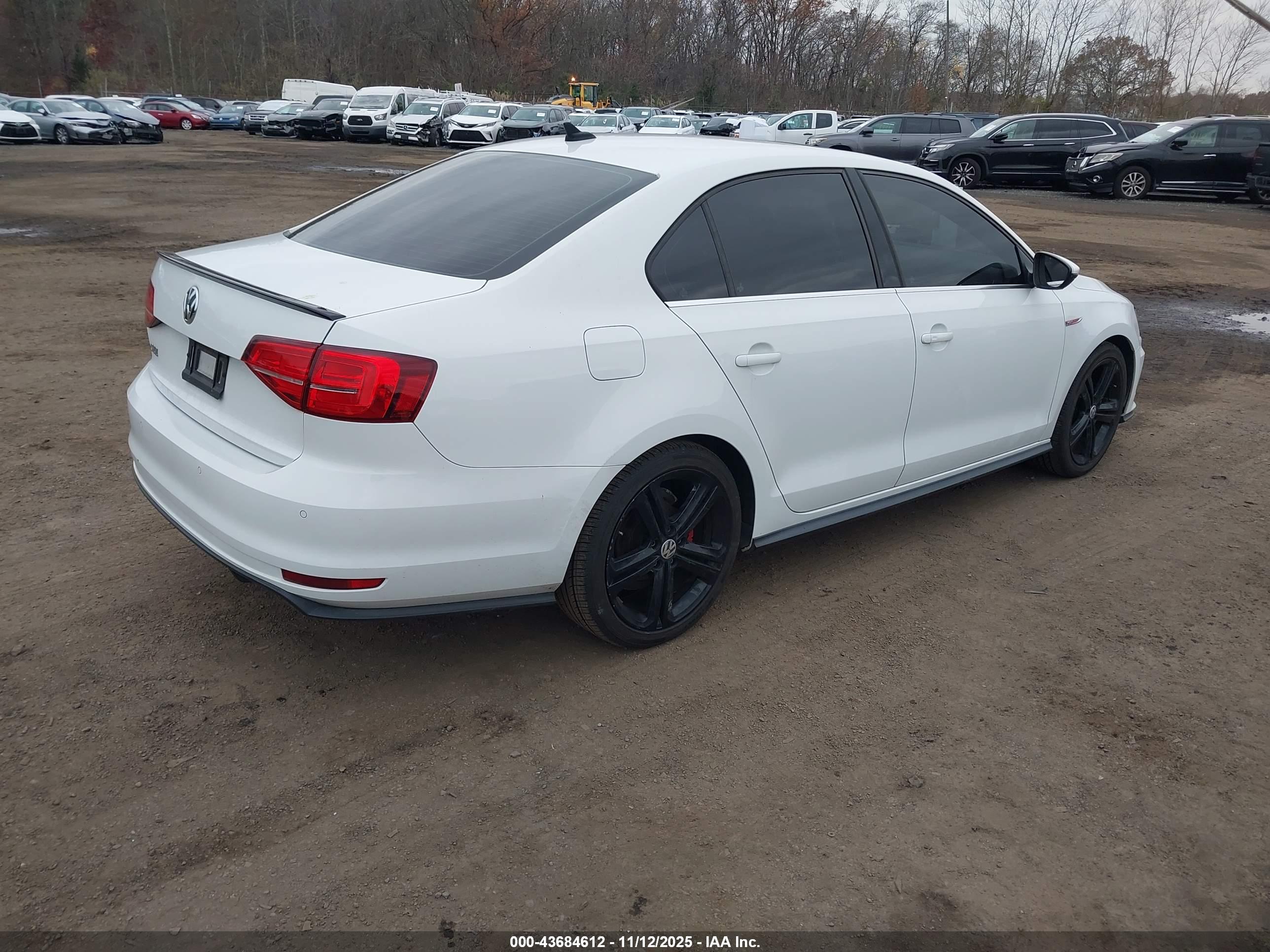 VOLKSWAGEN JETTA image 4