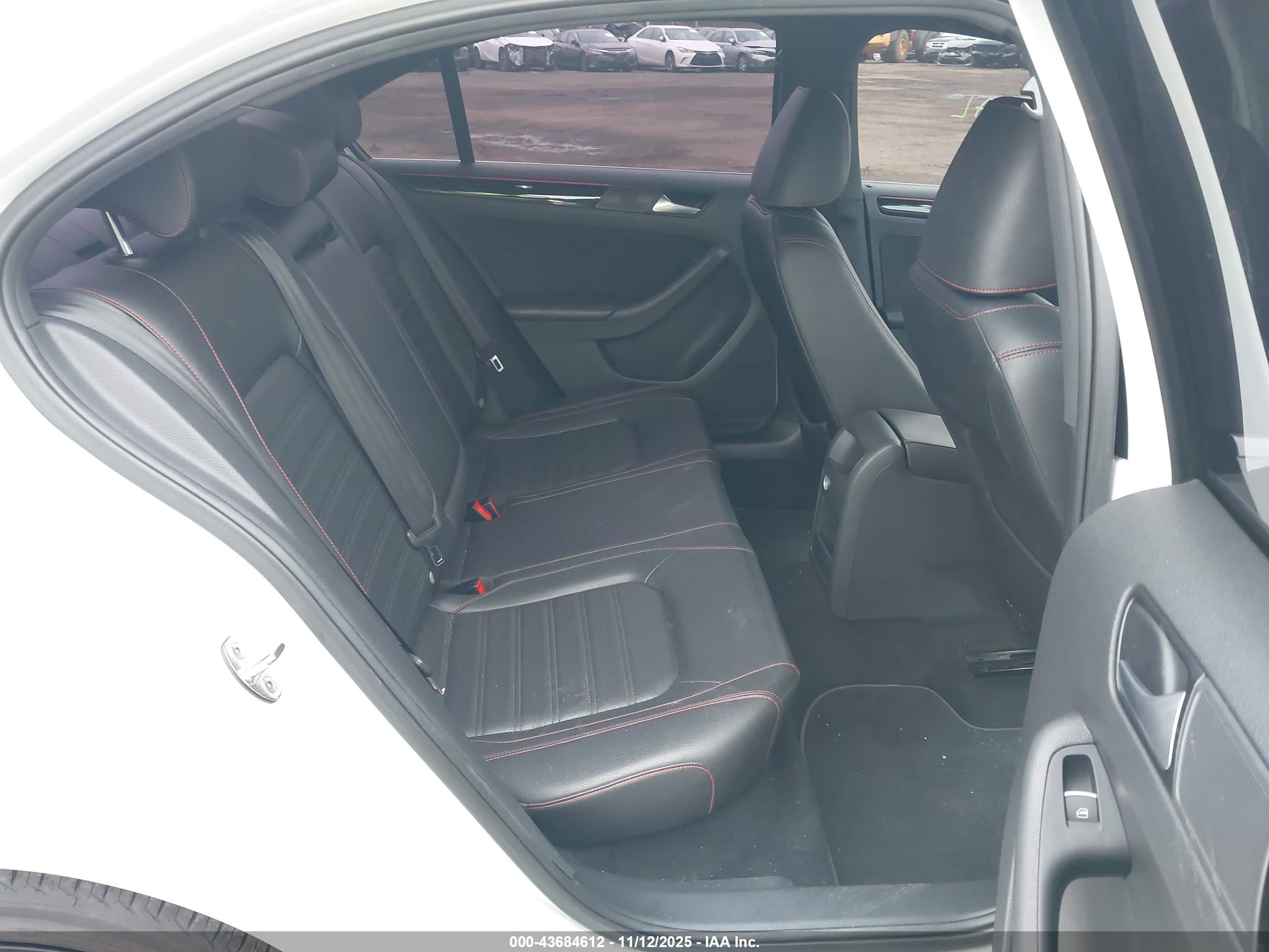 VOLKSWAGEN JETTA image 8