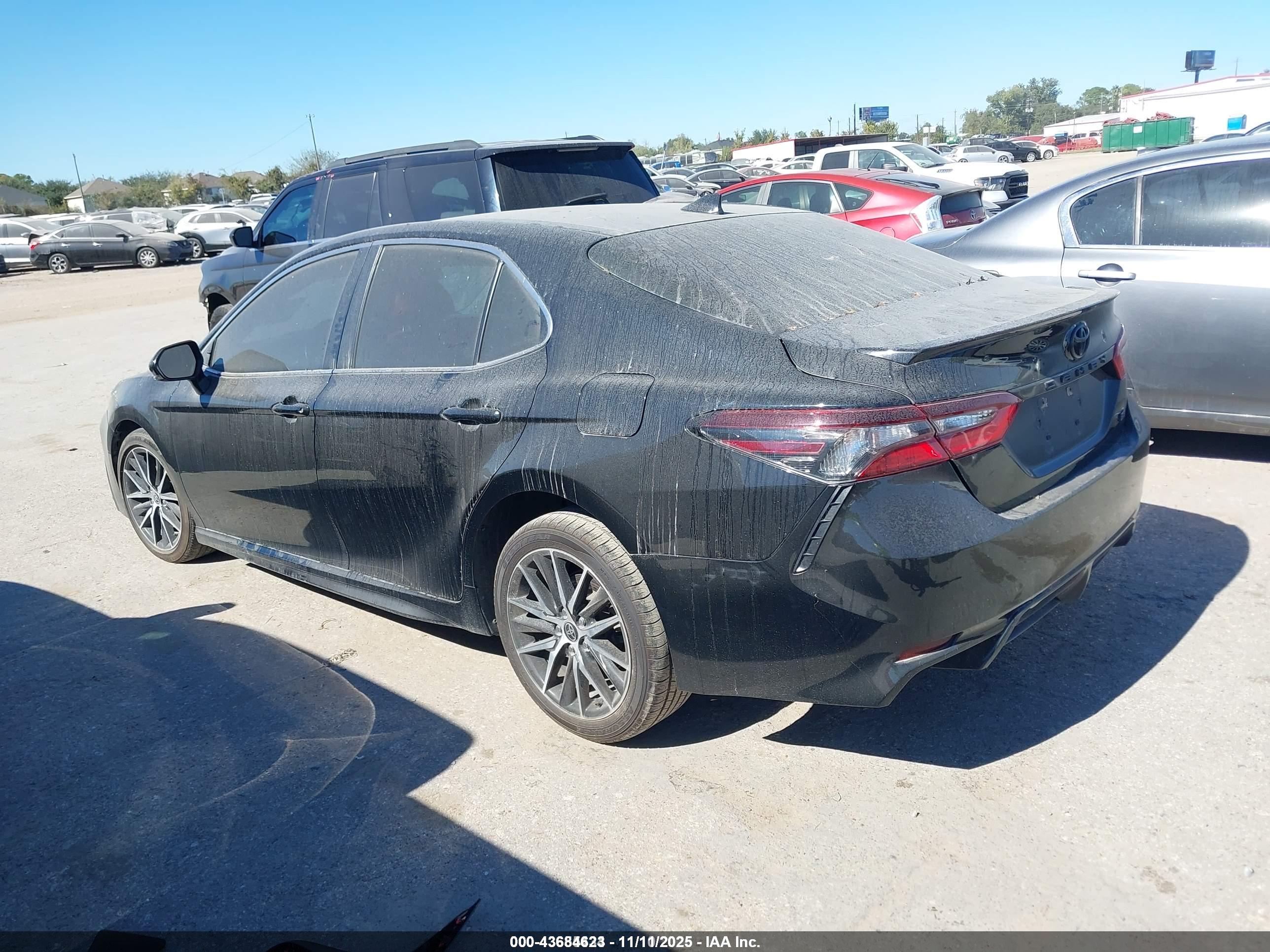 TOYOTA CAMRY image 3