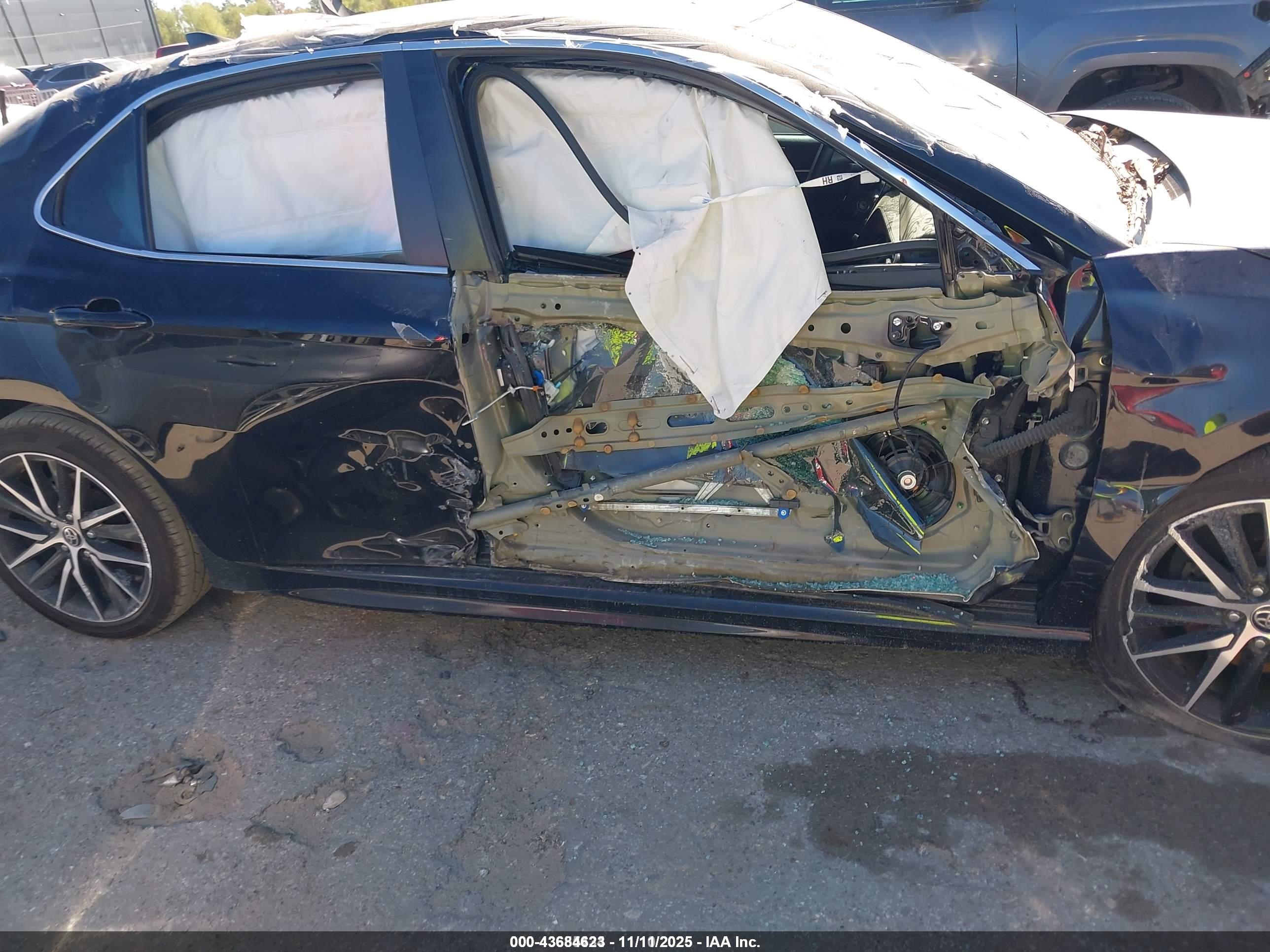 TOYOTA CAMRY image 6