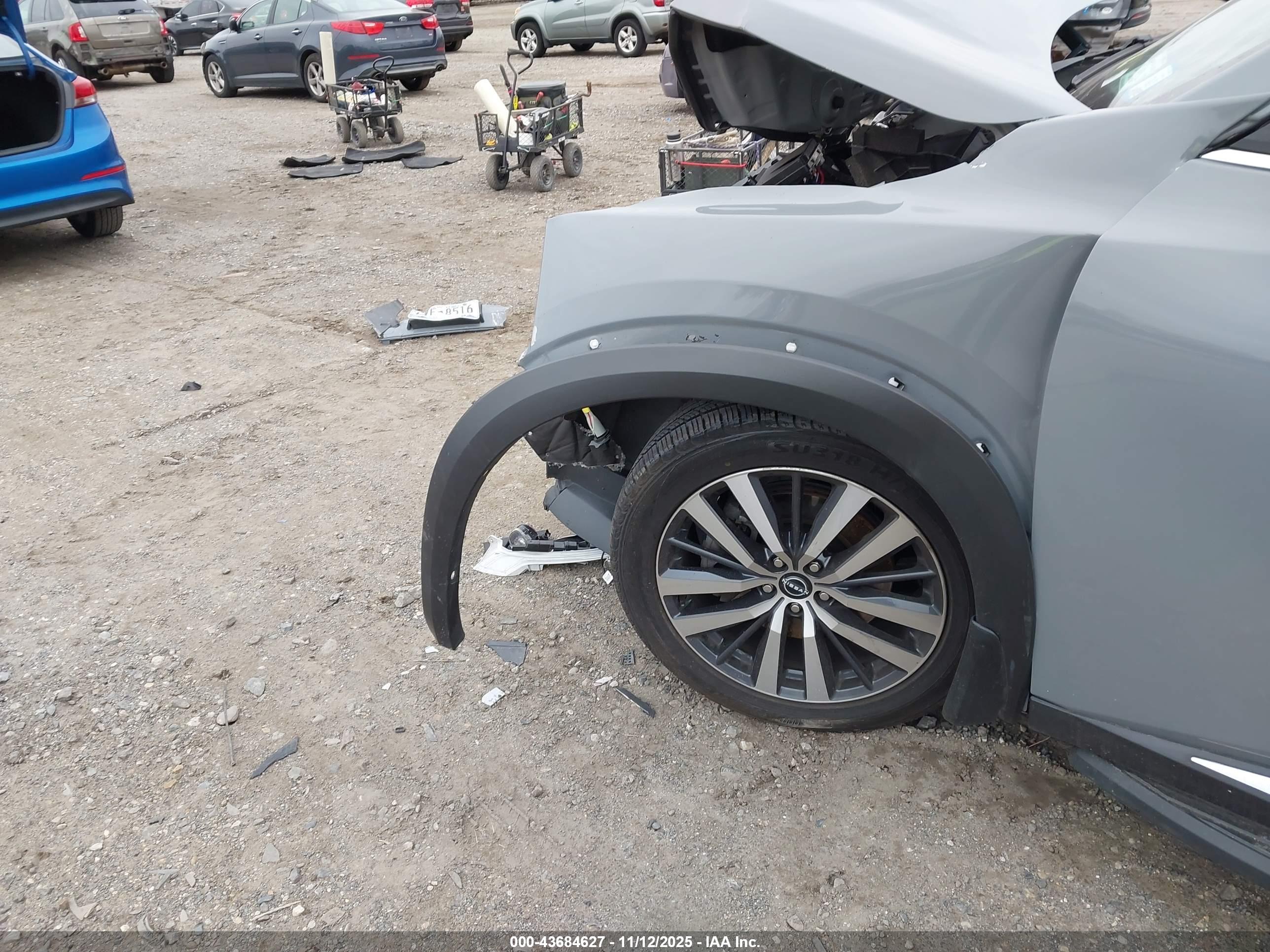 NISSAN PATHFINDER image 6