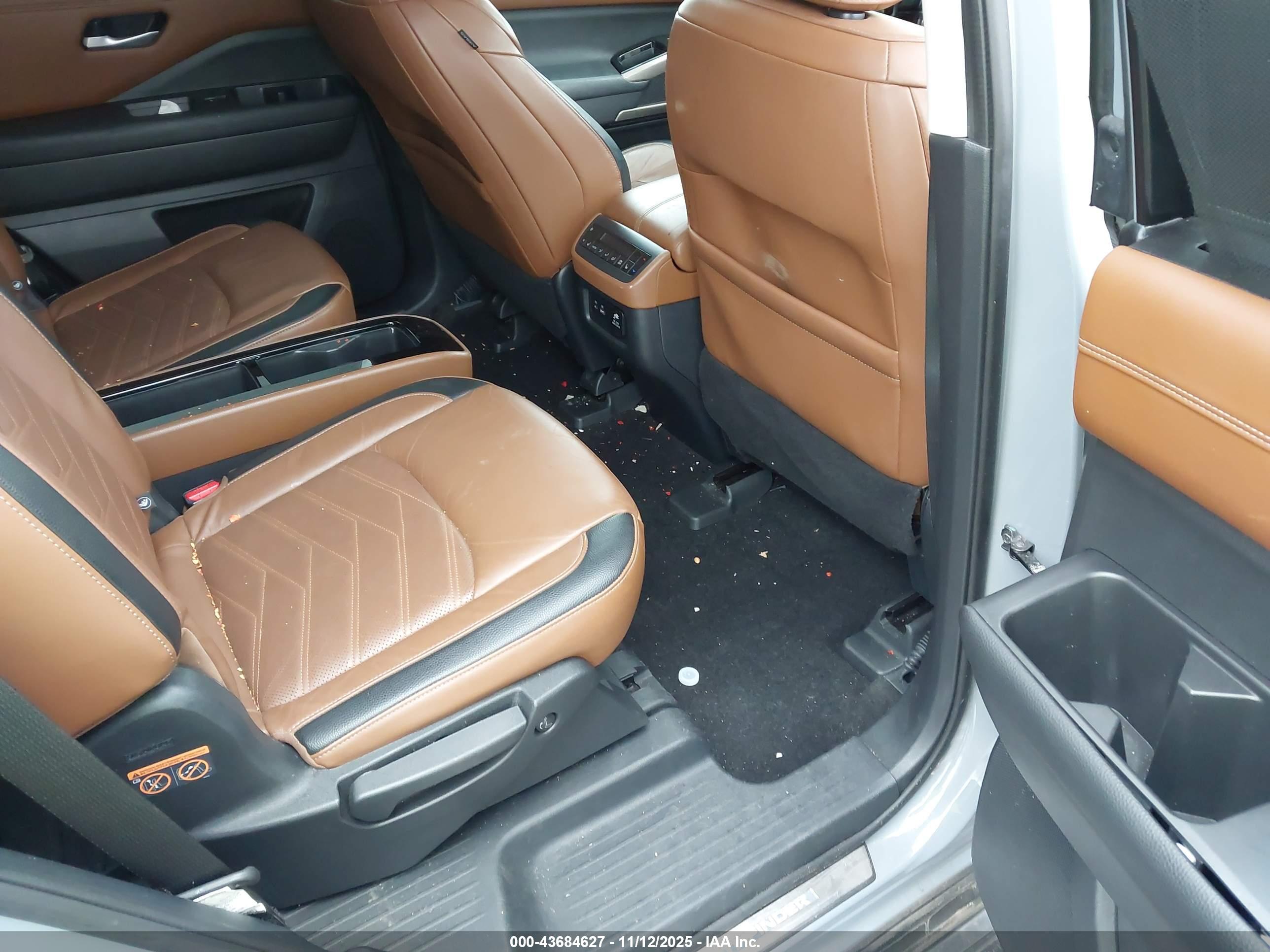 NISSAN PATHFINDER image 8