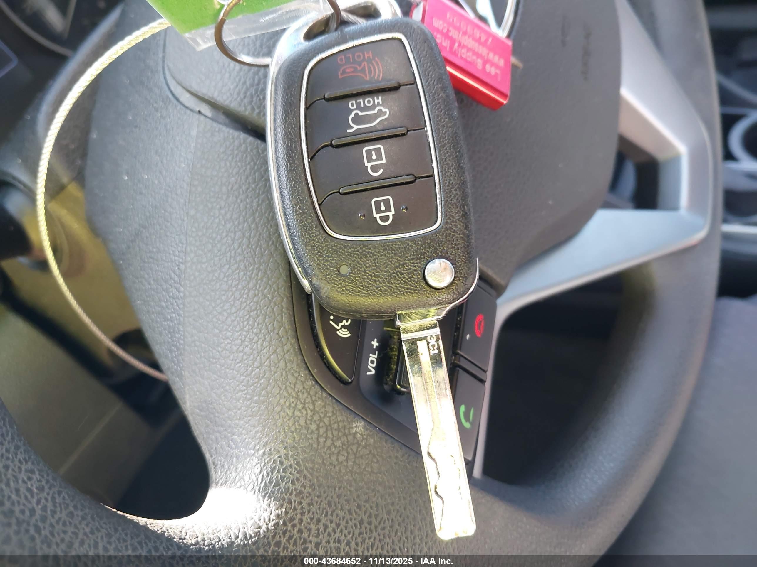 HYUNDAI TUCSON image 11