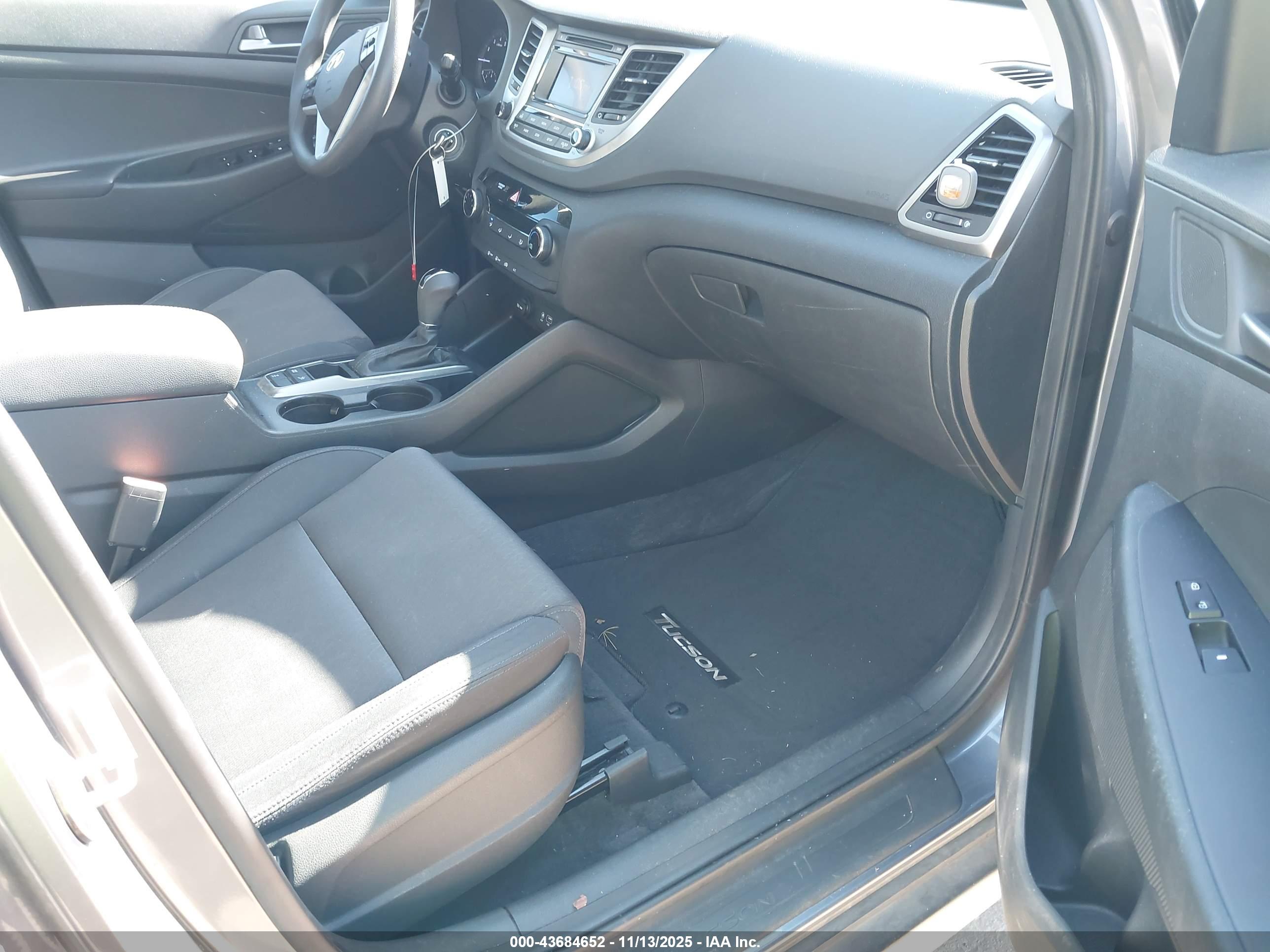 HYUNDAI TUCSON image 5