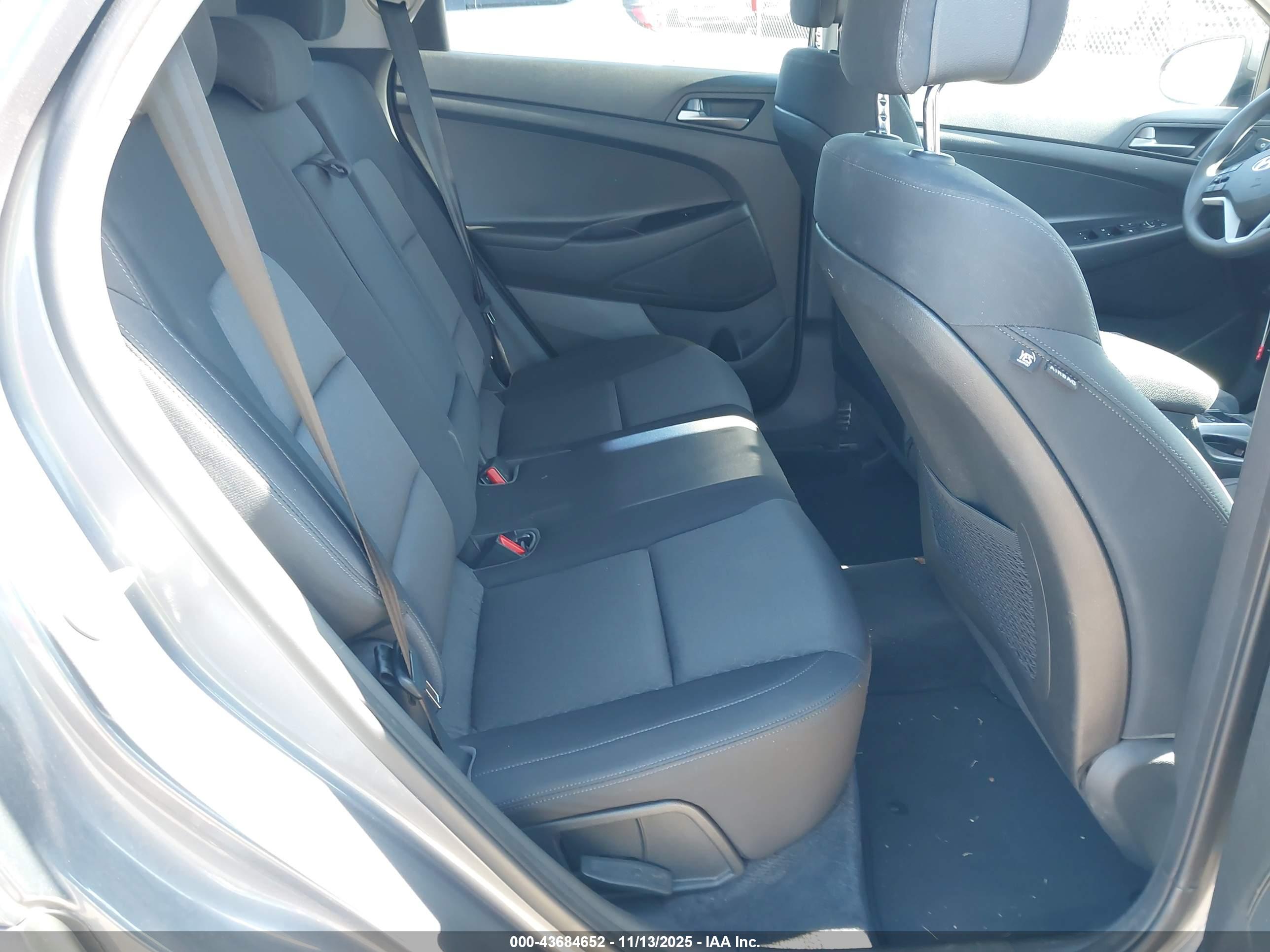 HYUNDAI TUCSON image 8