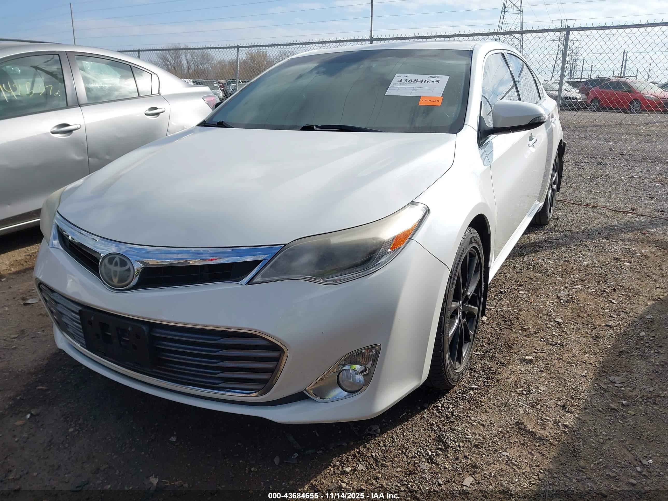 TOYOTA AVALON image 2