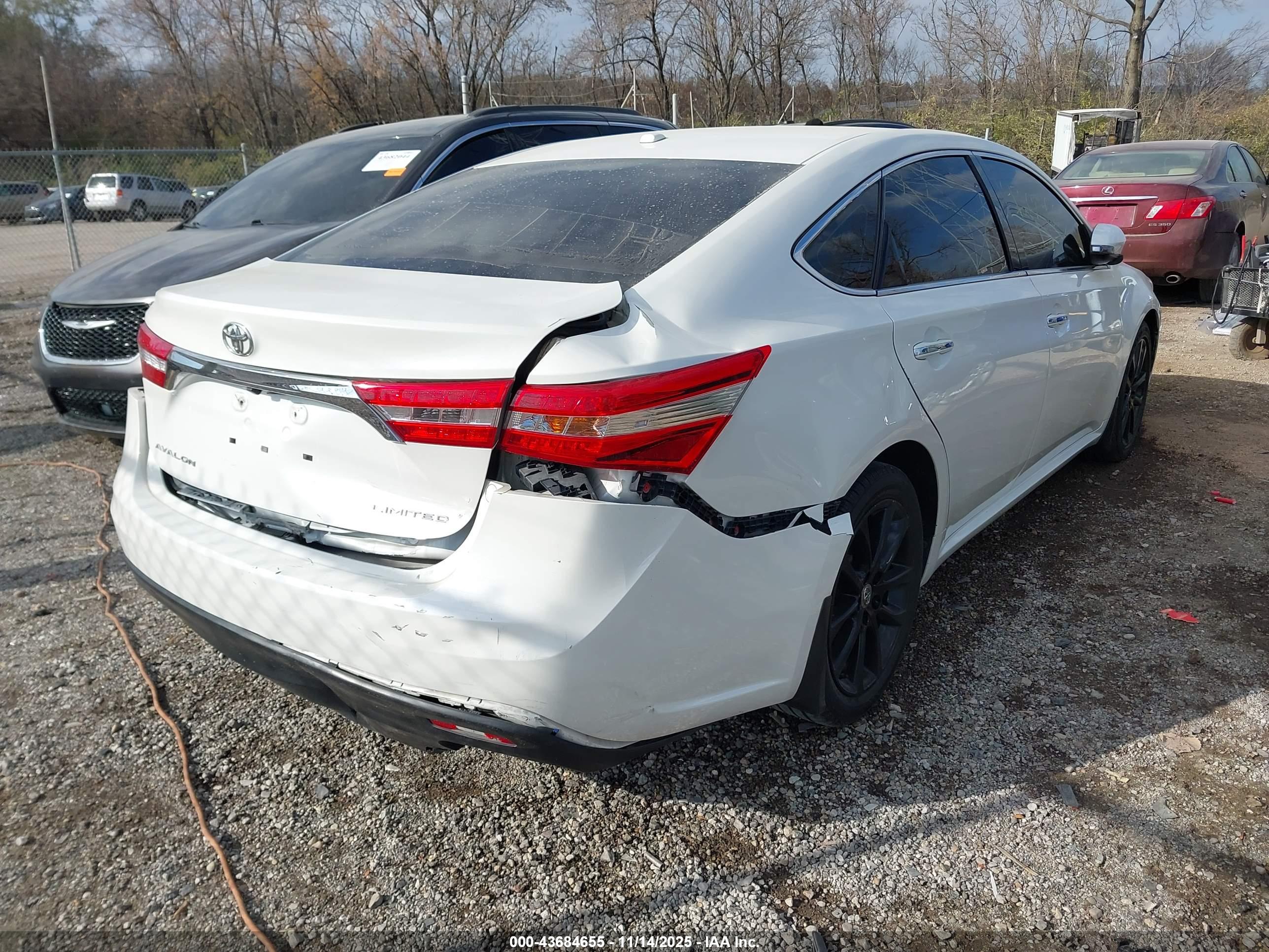 TOYOTA AVALON image 4