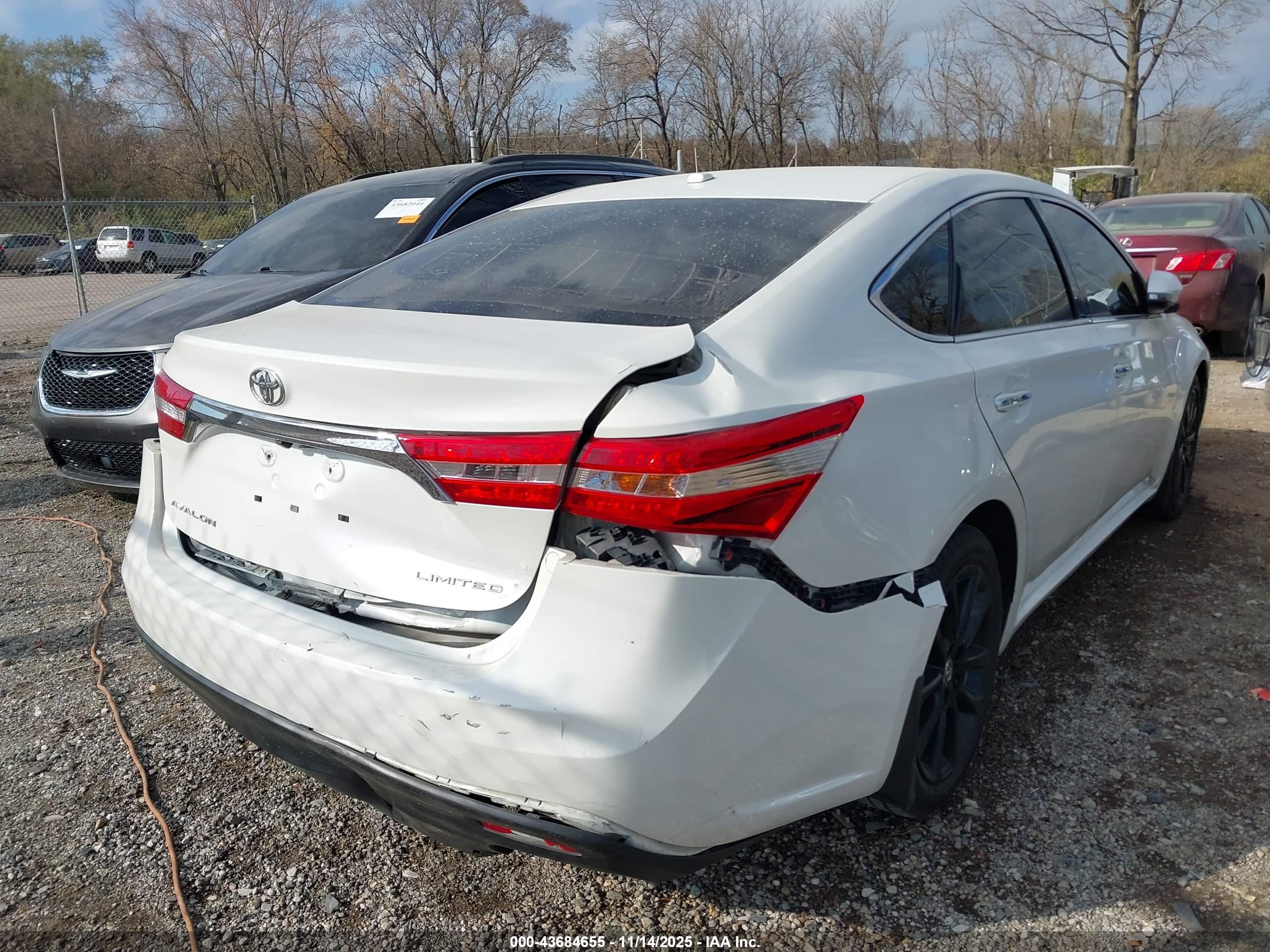 TOYOTA AVALON image 6