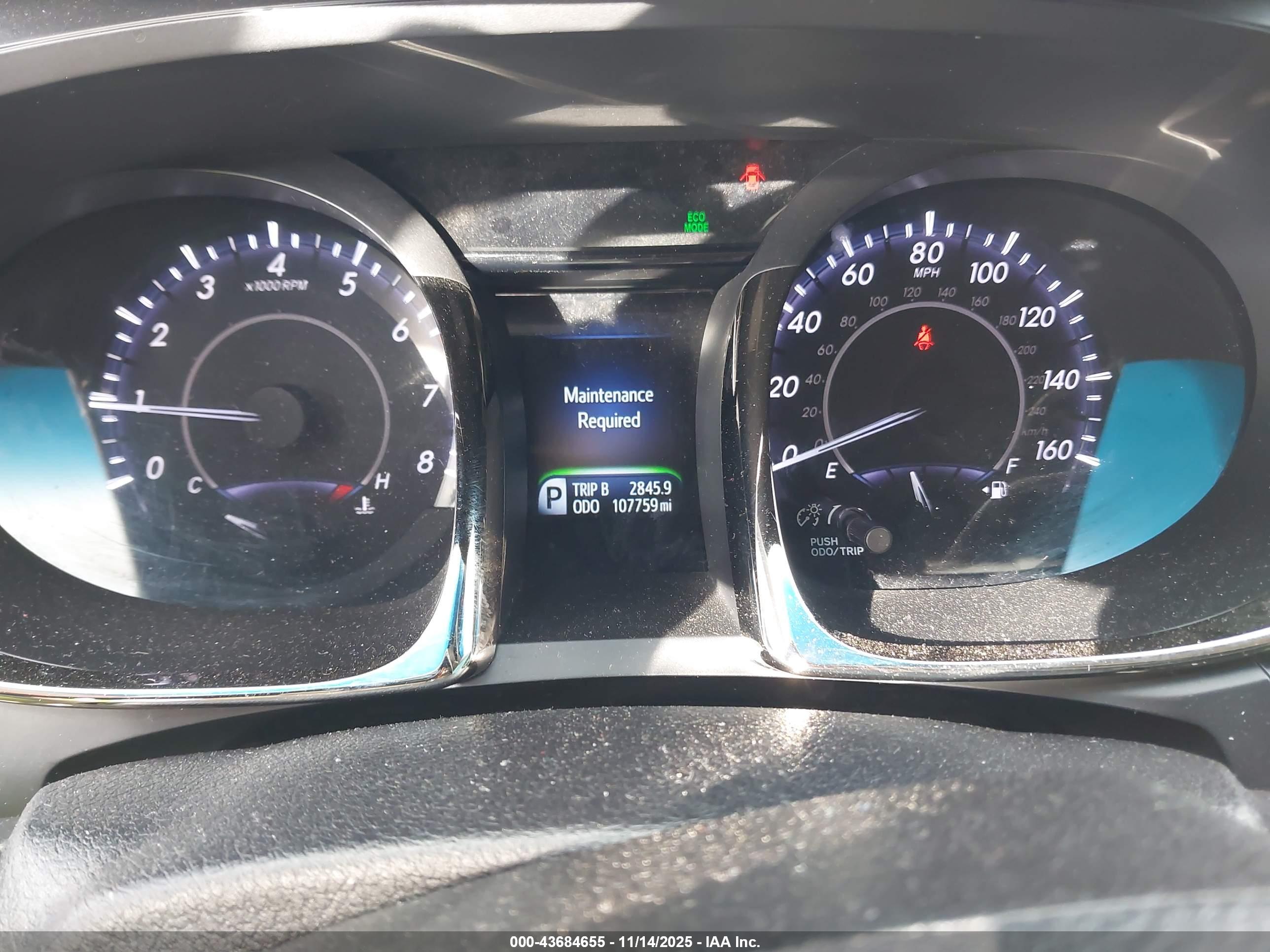 TOYOTA AVALON image 7