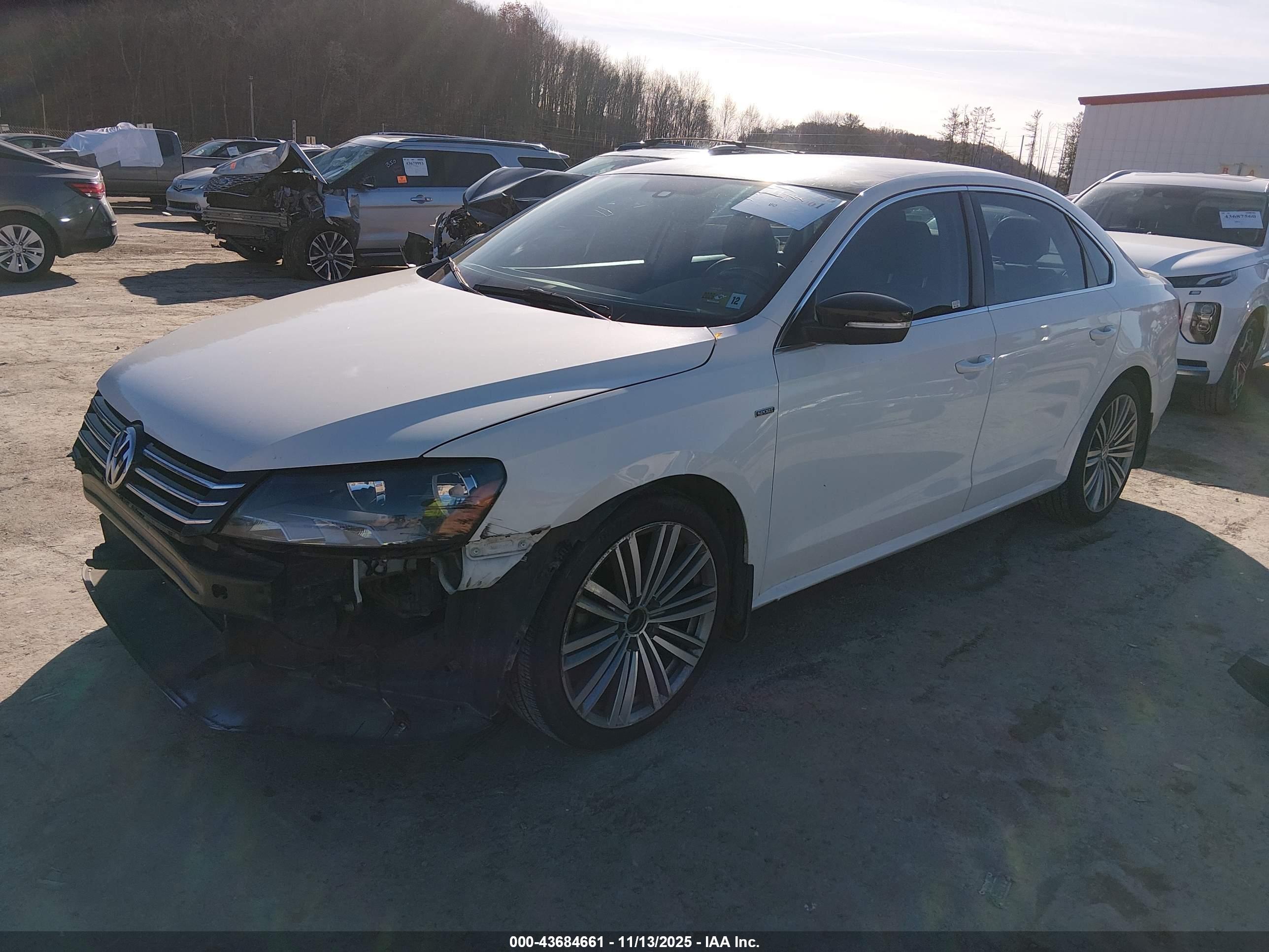 VOLKSWAGEN PASSAT image 2