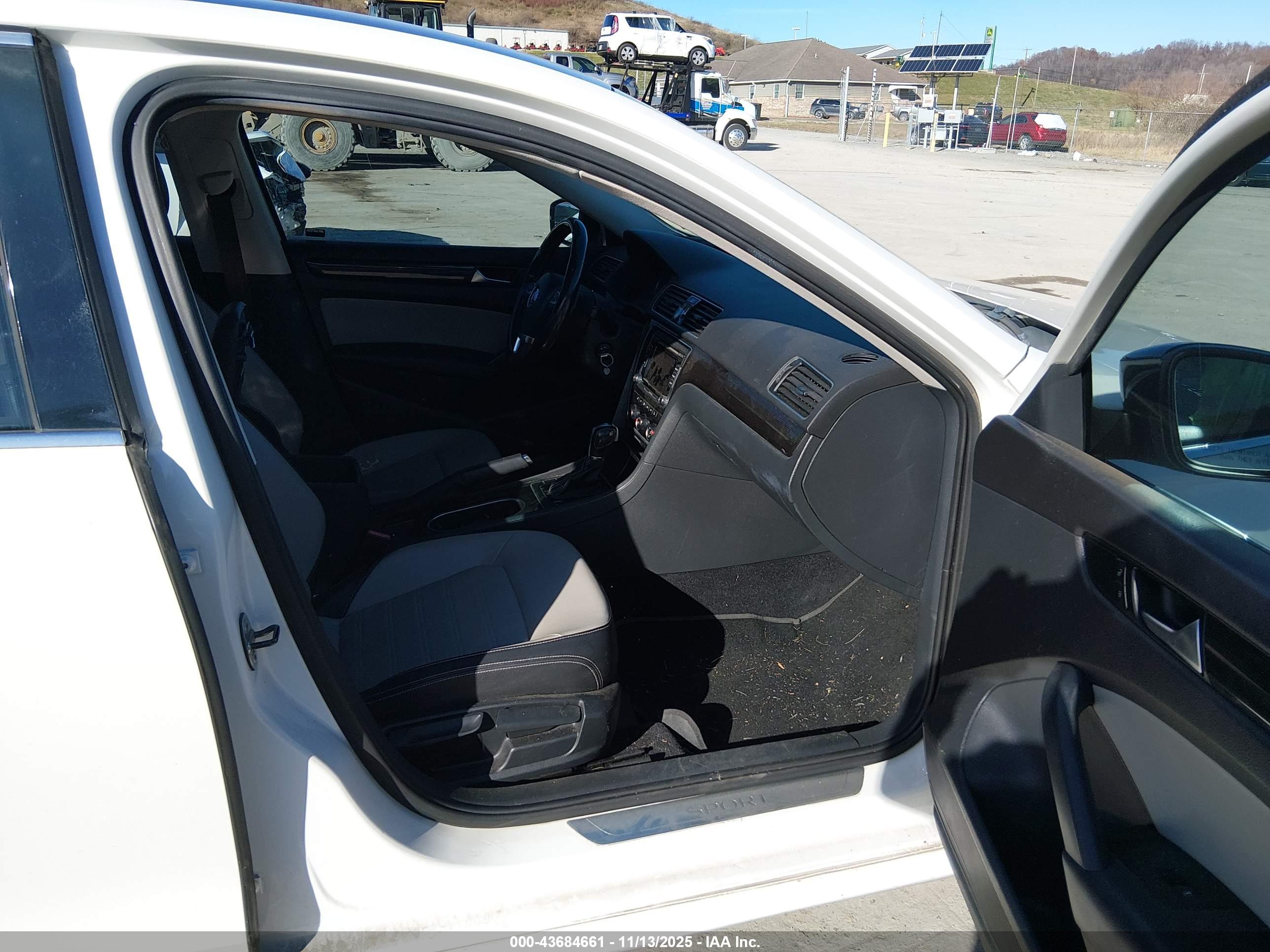 VOLKSWAGEN PASSAT image 5