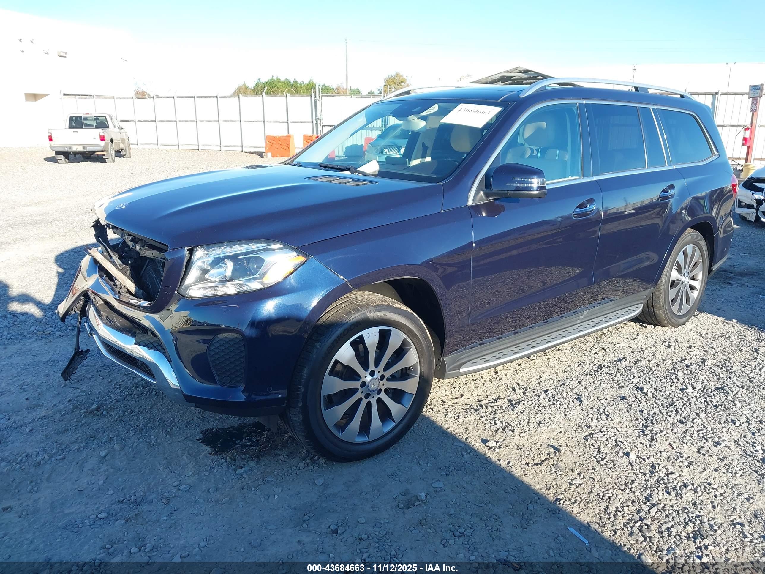 MERCEDES-BENZ GLS image 2