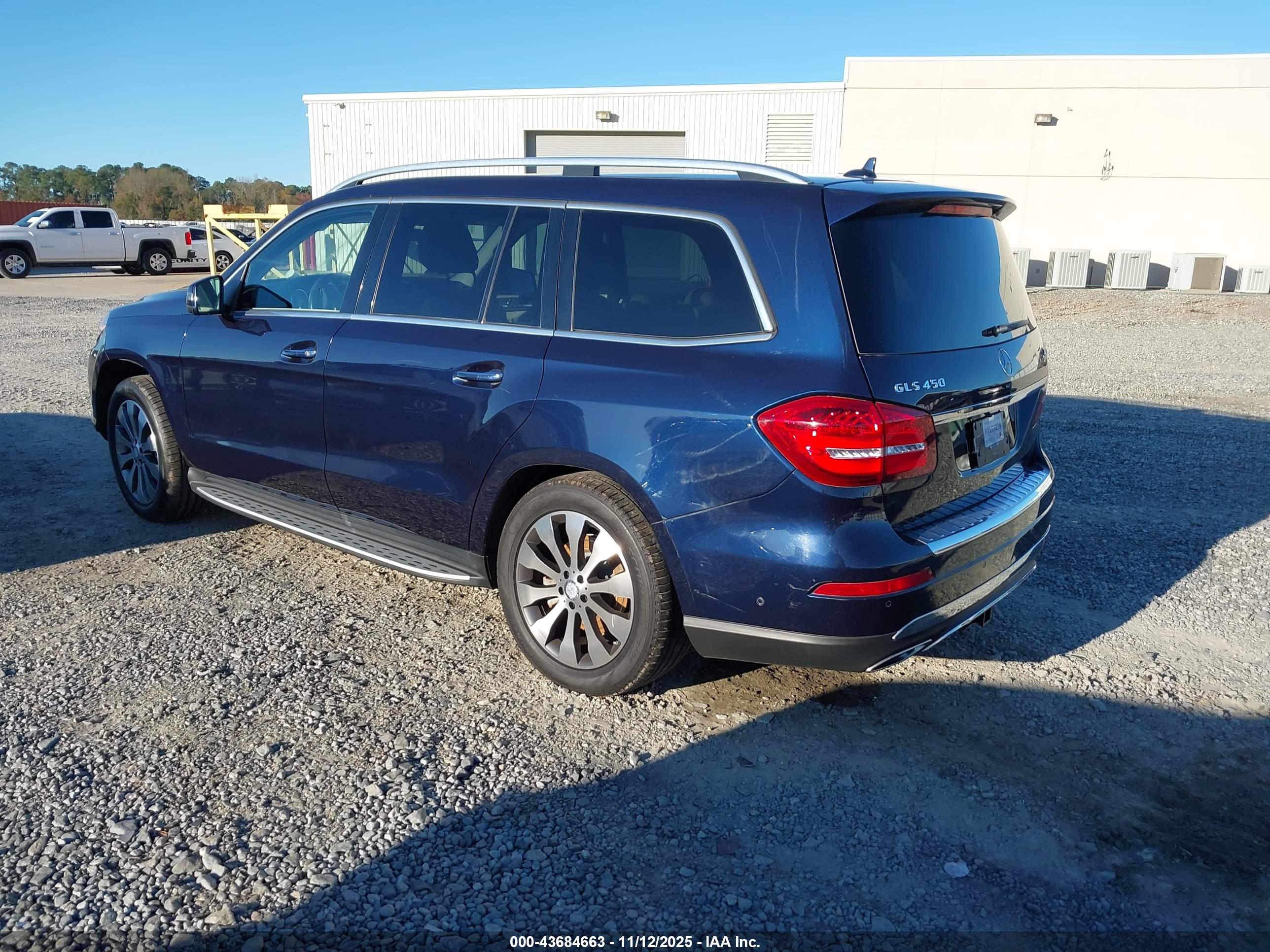 MERCEDES-BENZ GLS image 3