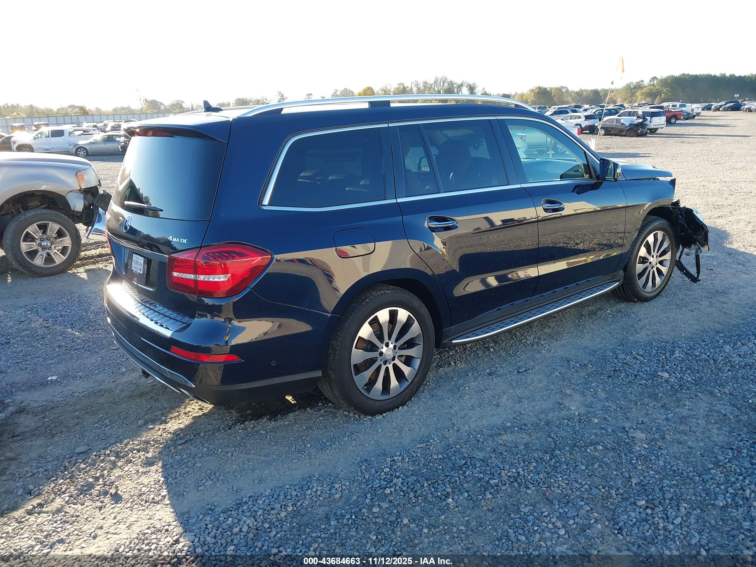 MERCEDES-BENZ GLS image 4