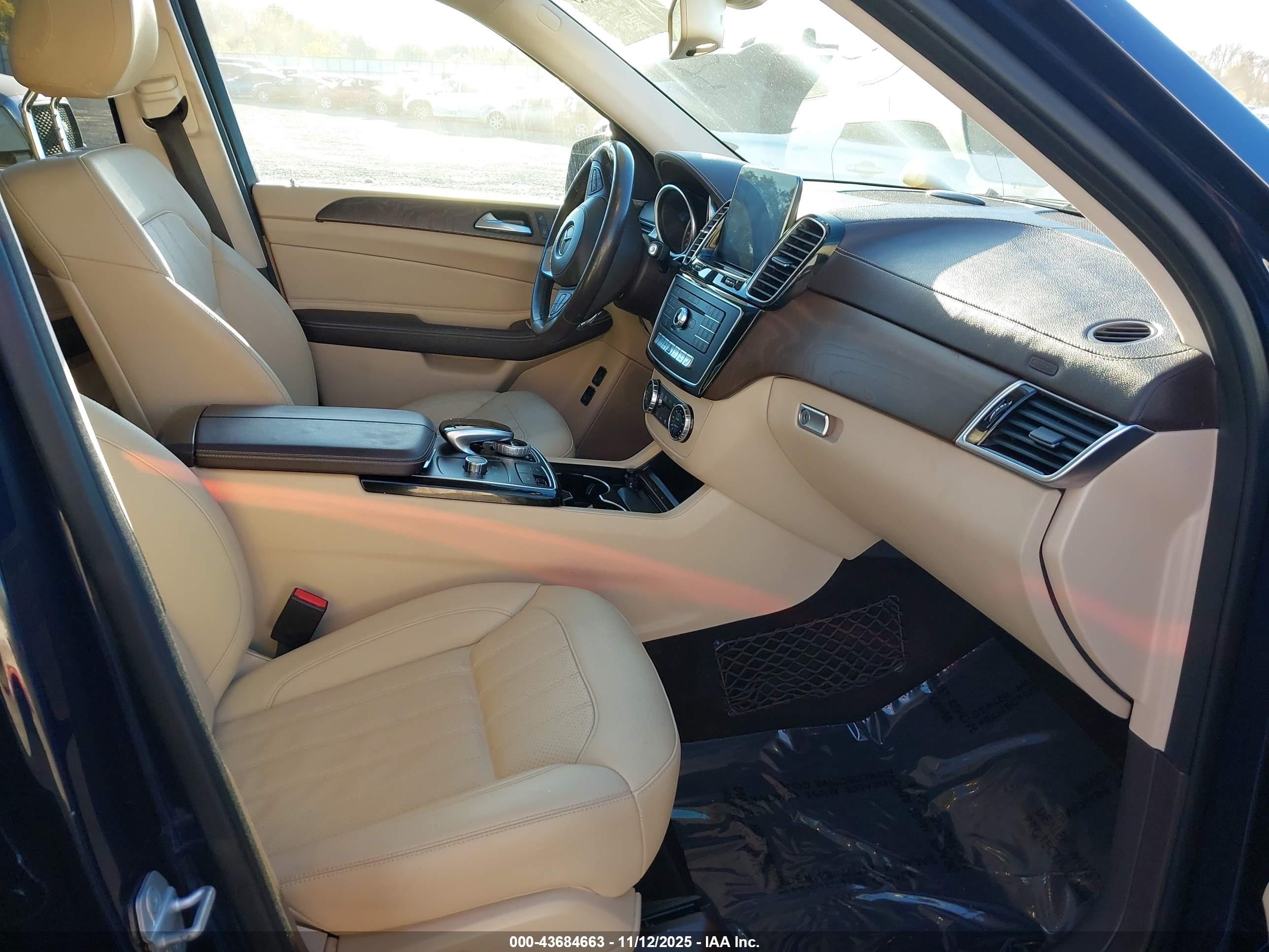 MERCEDES-BENZ GLS image 5