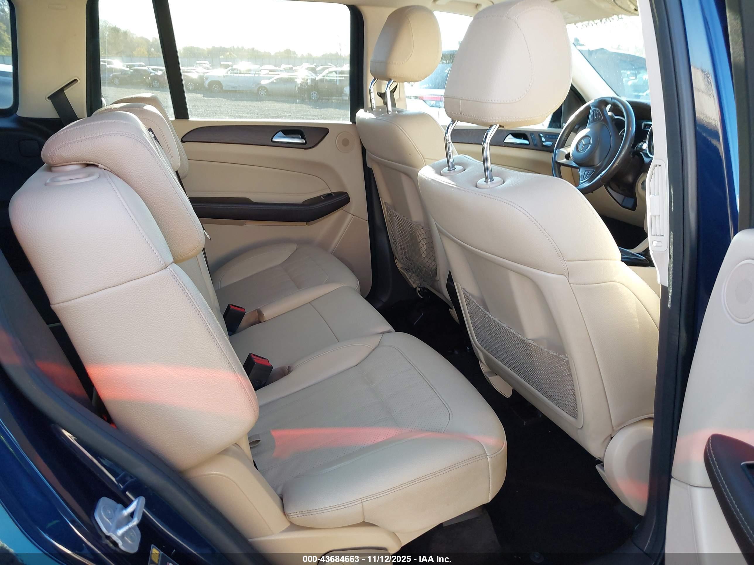 MERCEDES-BENZ GLS image 8