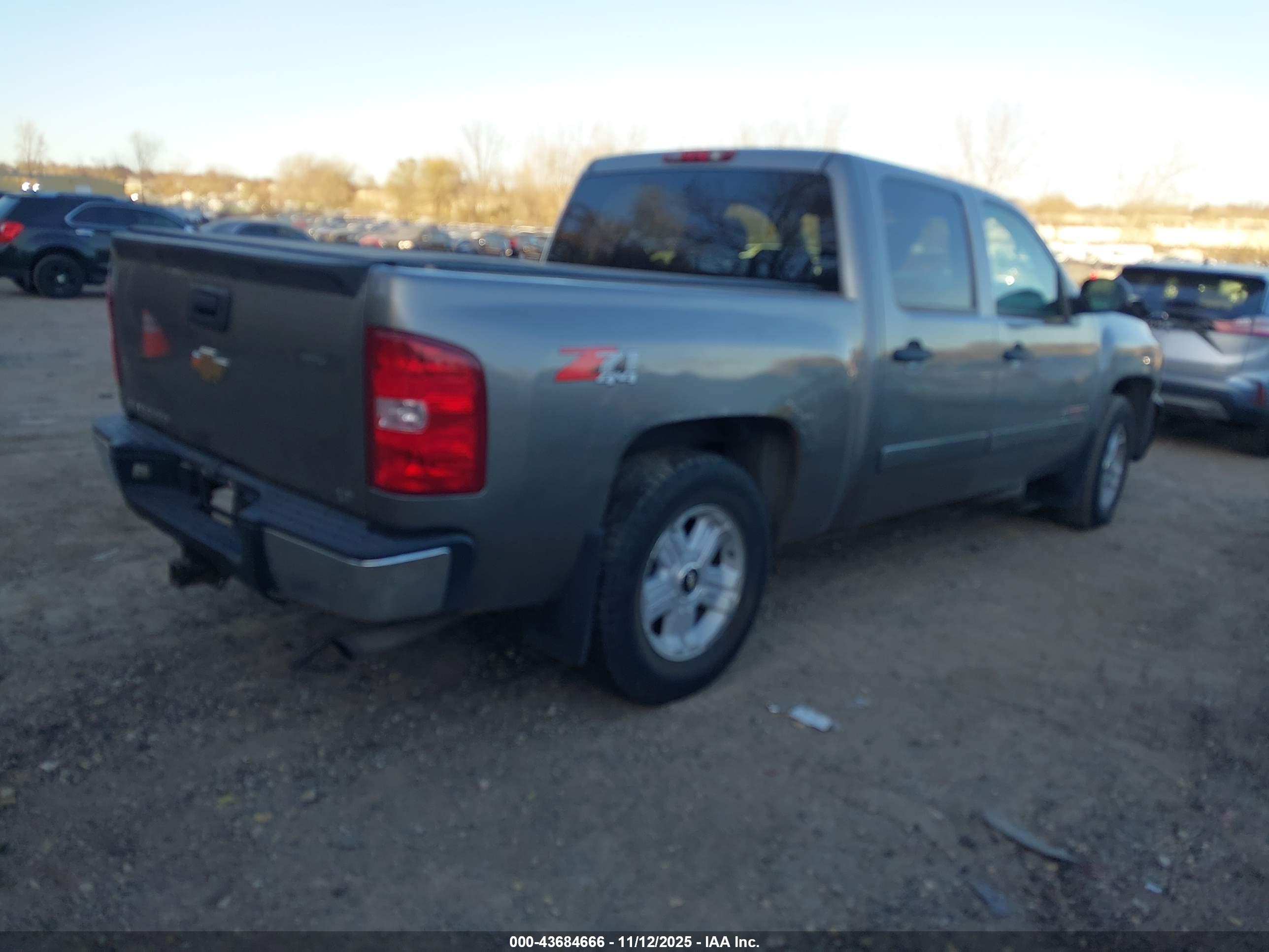 CHEVROLET SILVERADO image 4