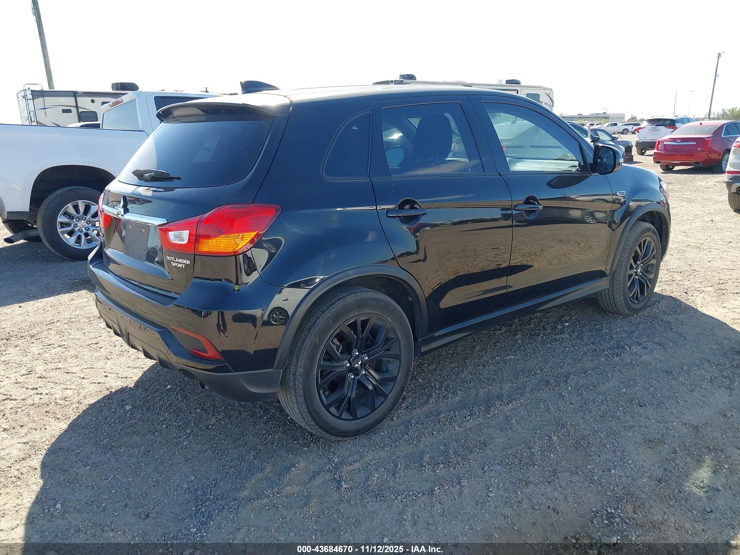 MITSUBISHI OUTLANDER image 4