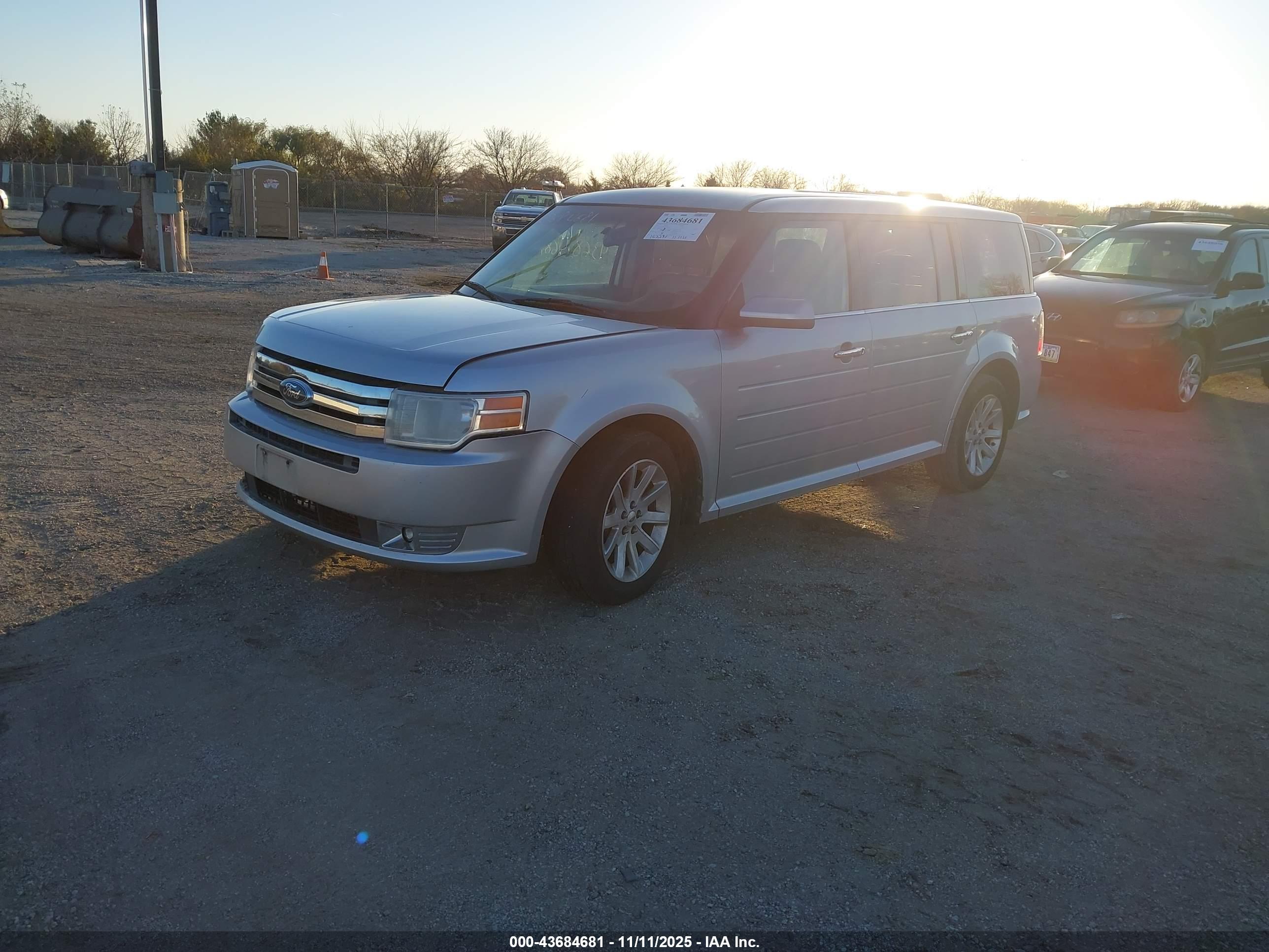 FORD FLEX image 2