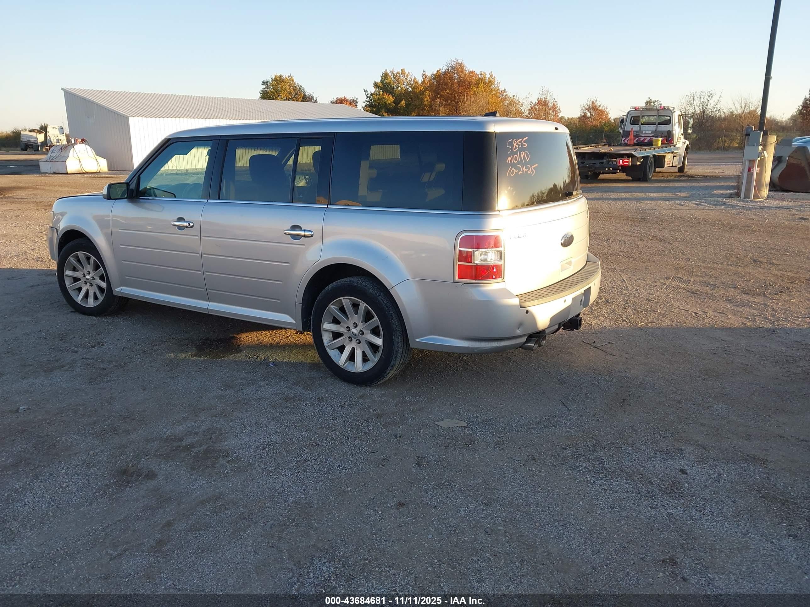 FORD FLEX image 3