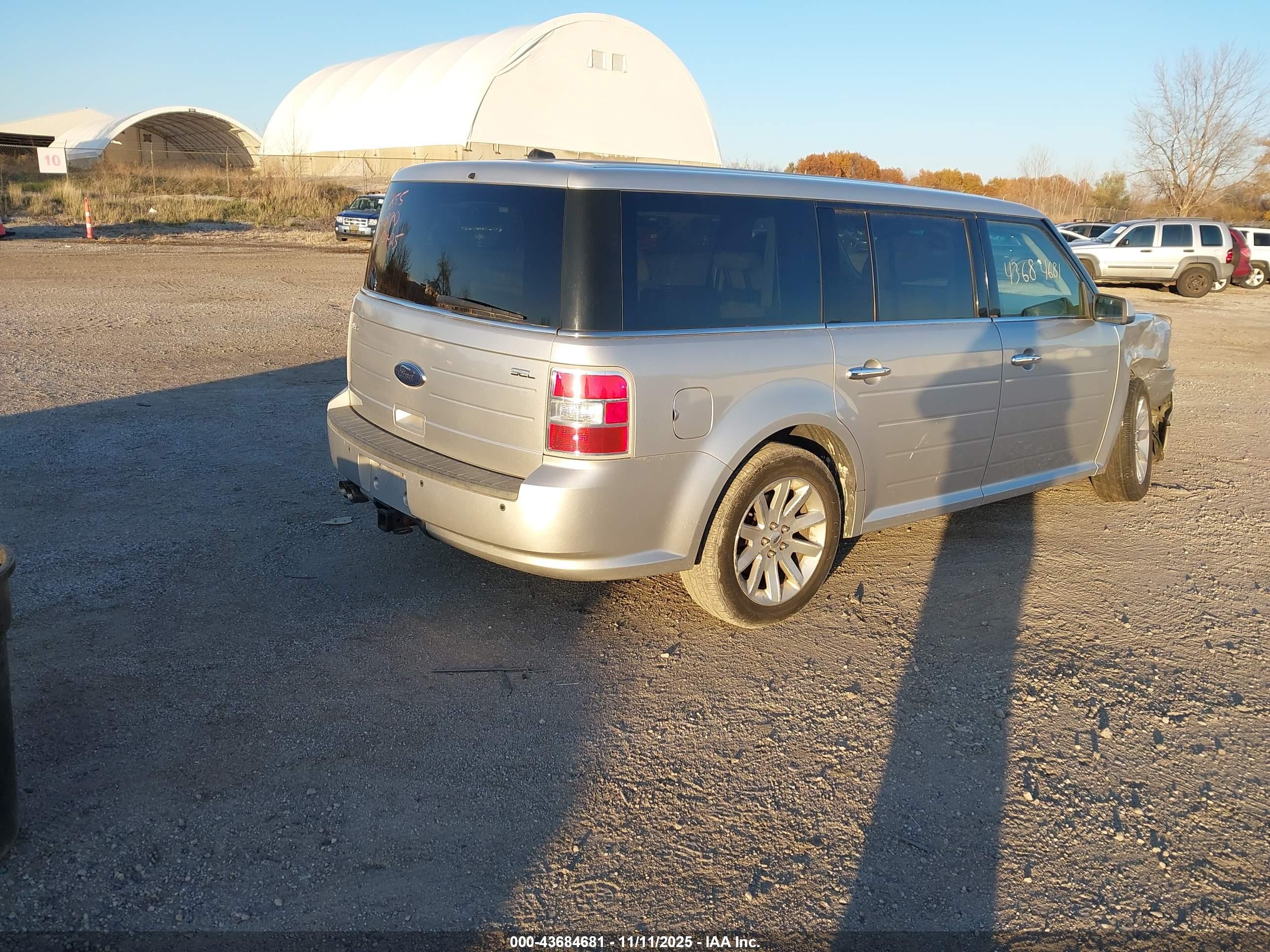 FORD FLEX image 4