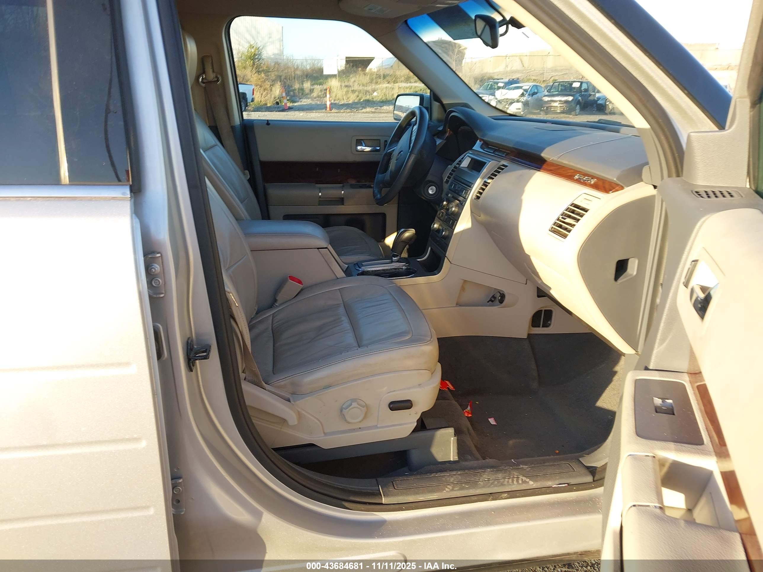 FORD FLEX image 5