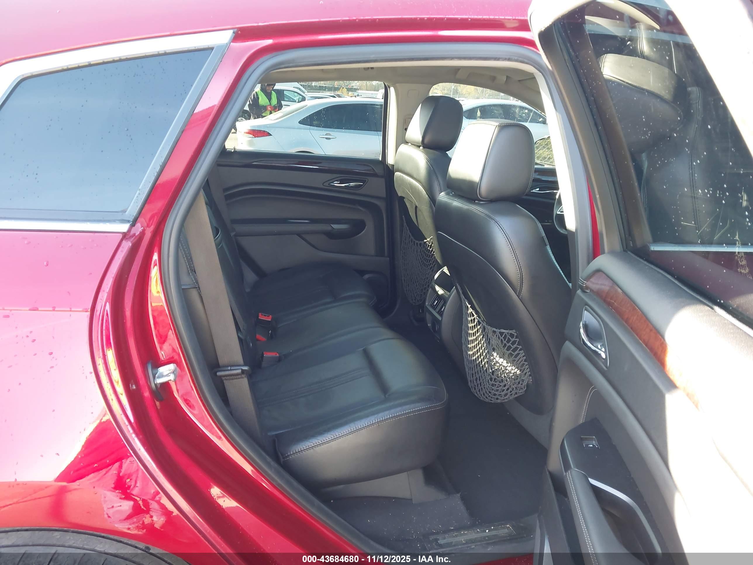 CADILLAC SRX image 8
