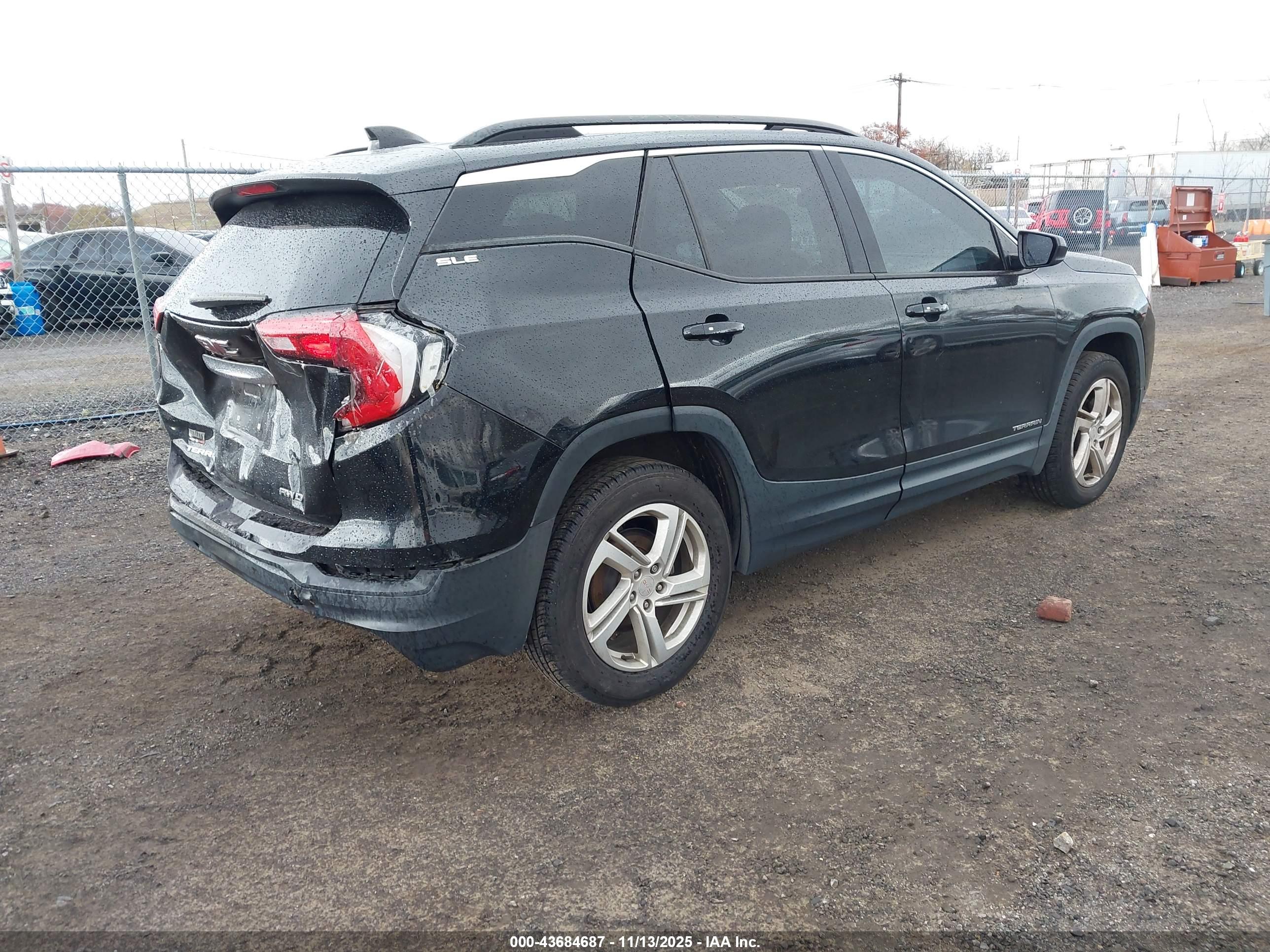 GMC TERRAIN image 4