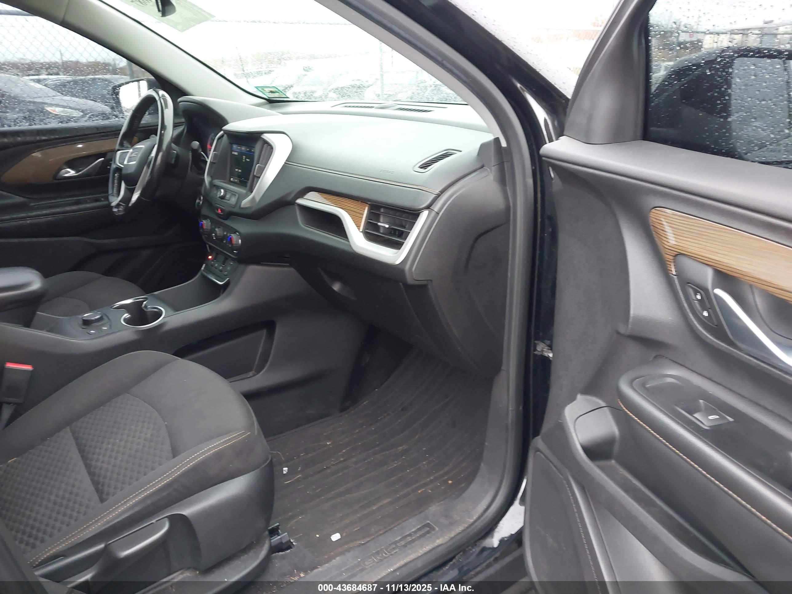 GMC TERRAIN image 5