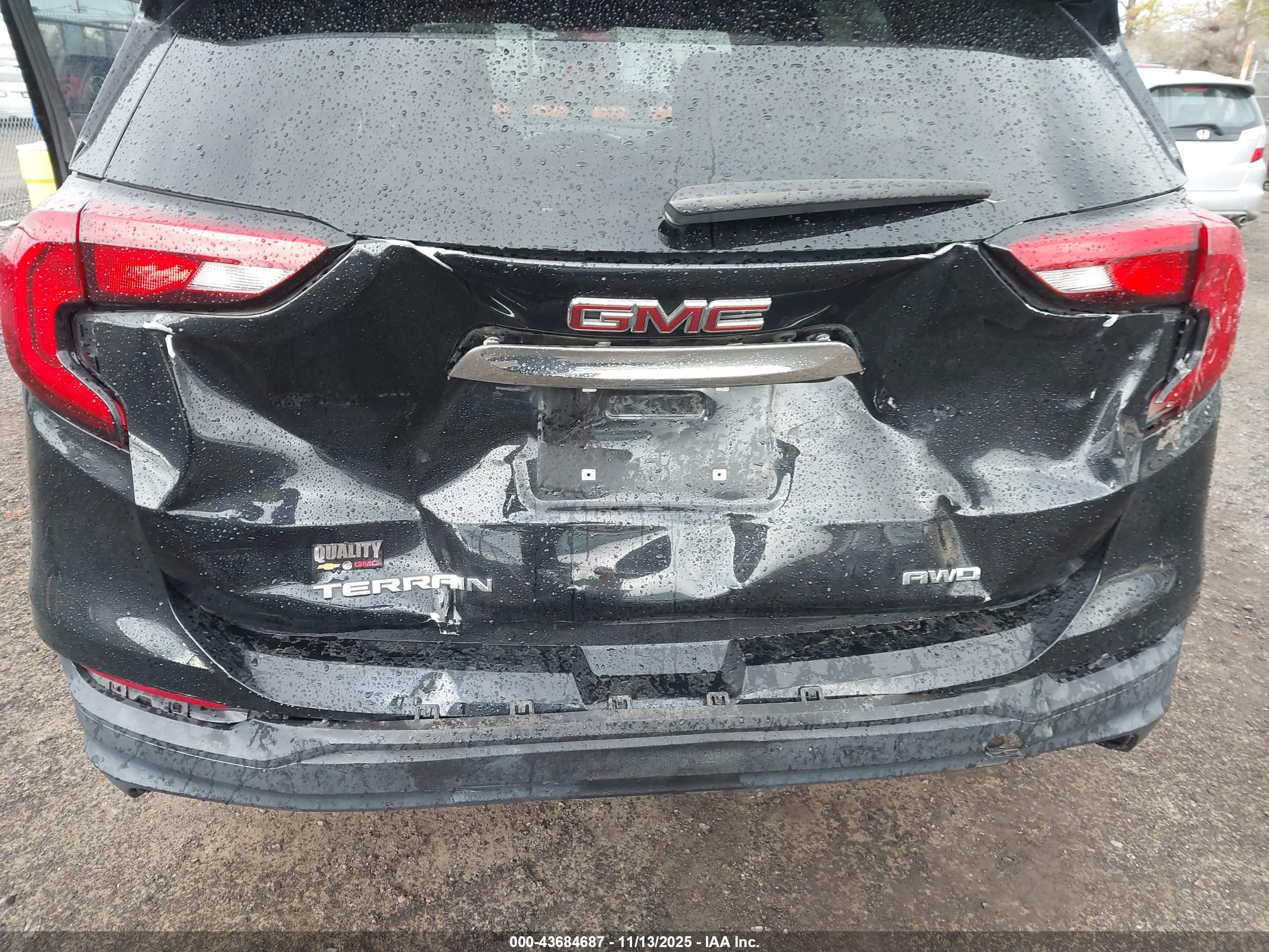 GMC TERRAIN image 6