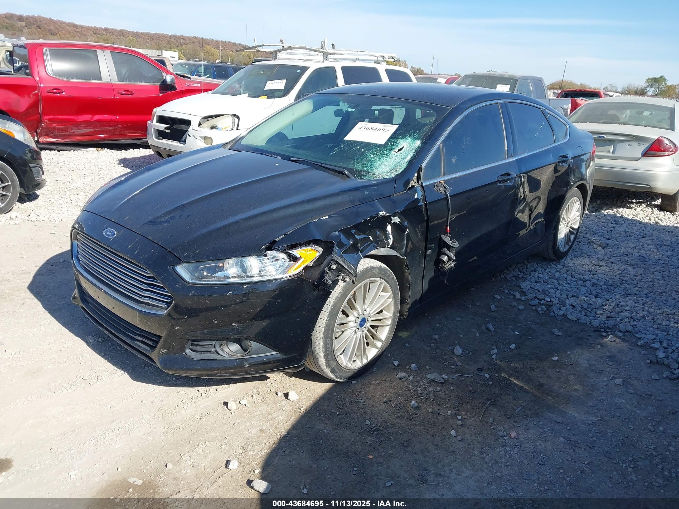 FORD FUSION image 2