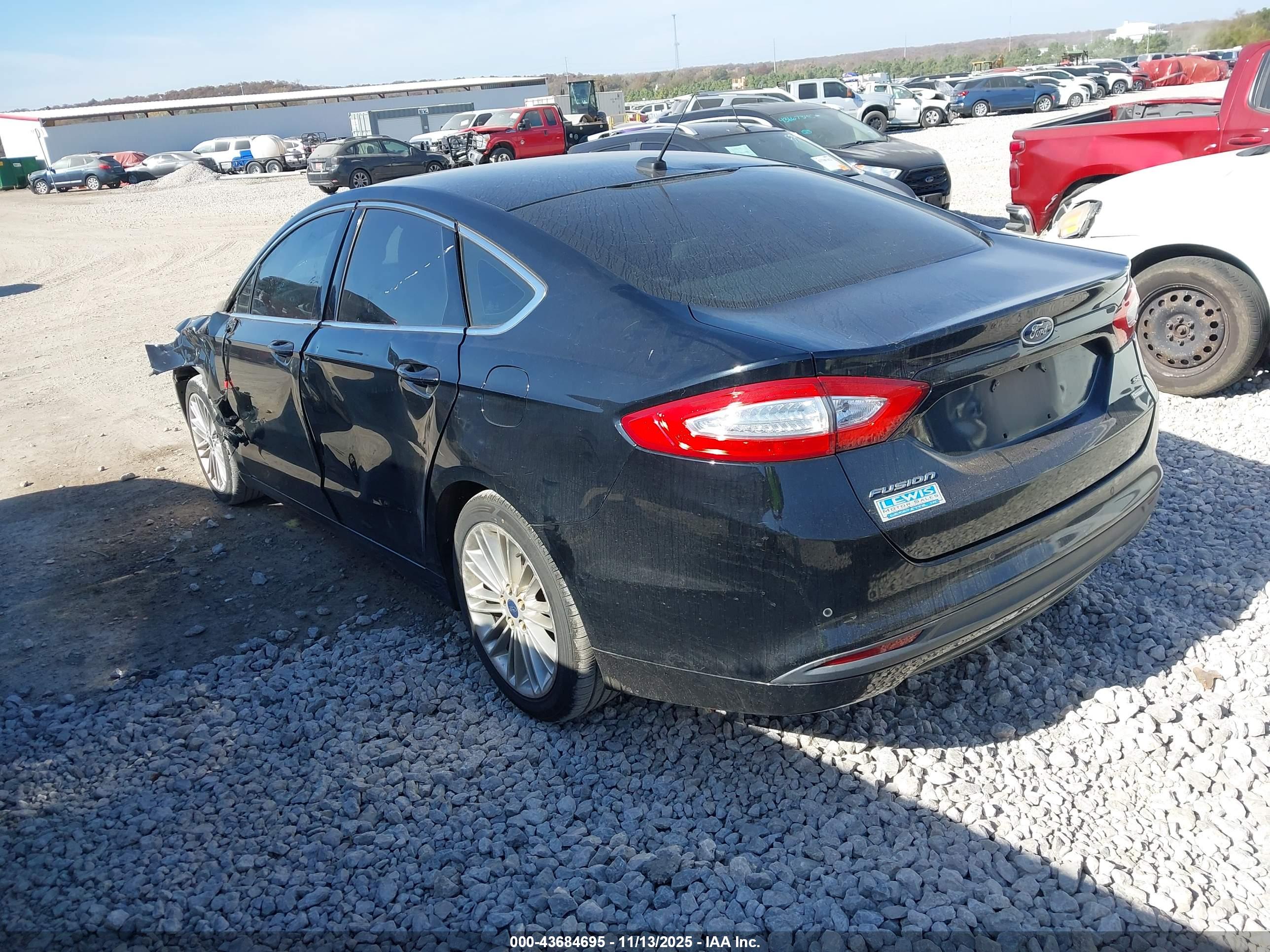 FORD FUSION image 3