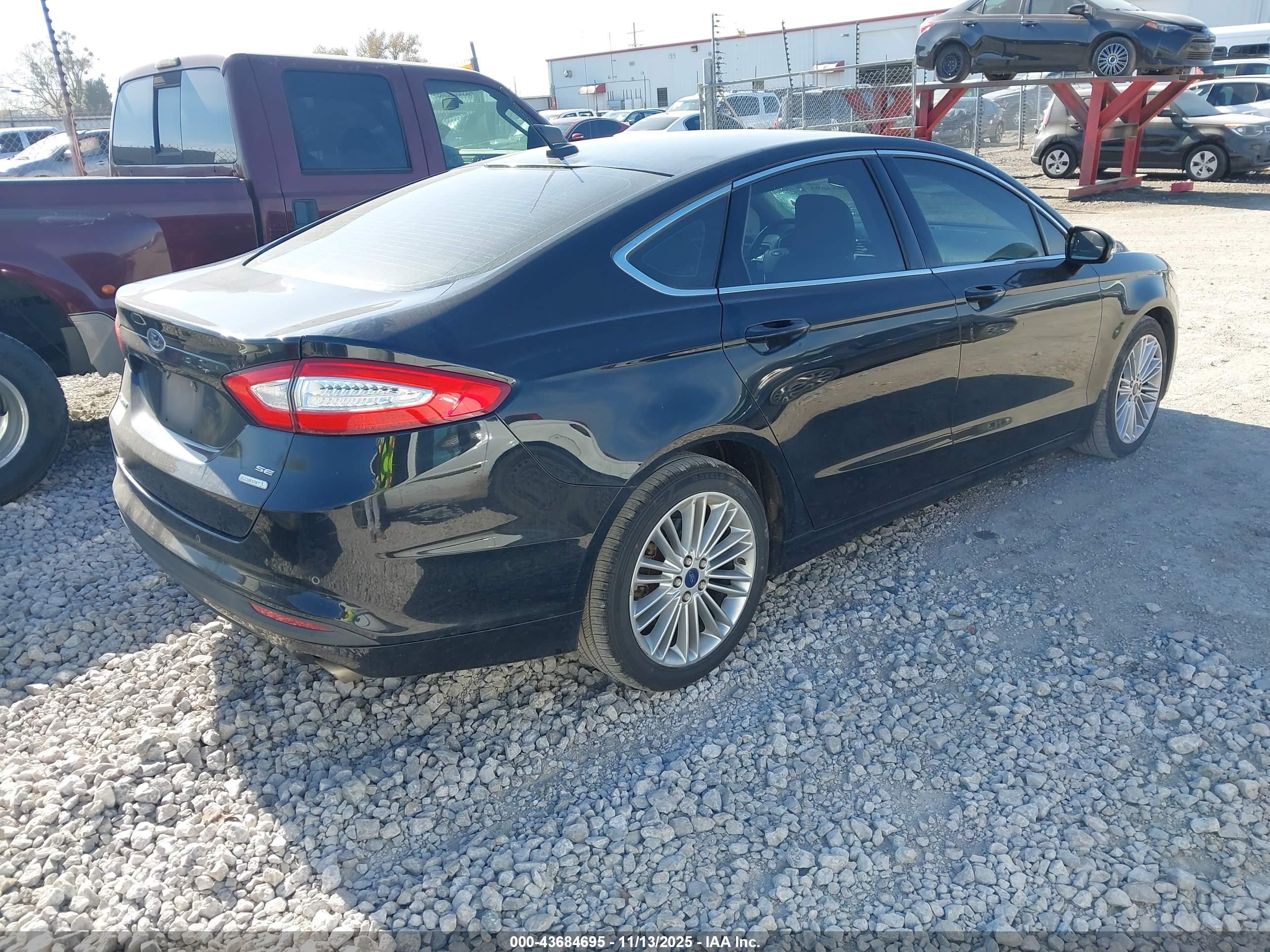 FORD FUSION image 4