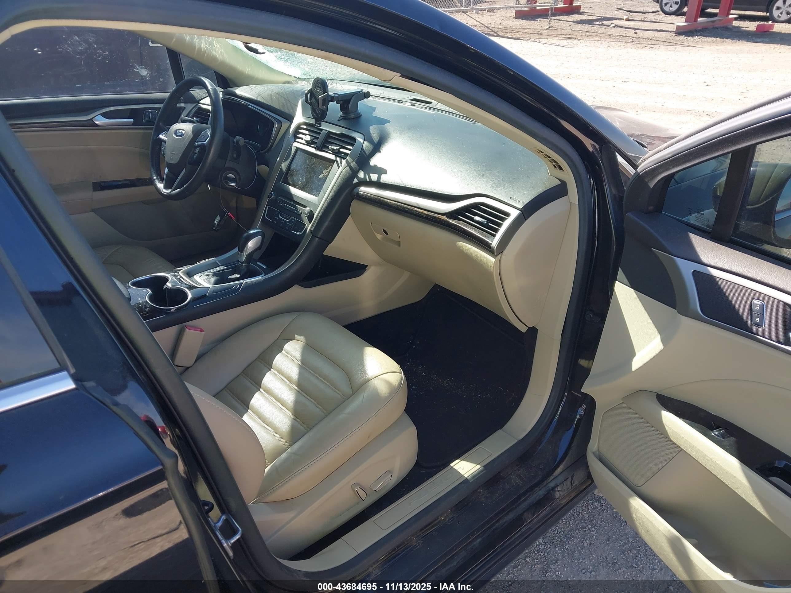 FORD FUSION image 5