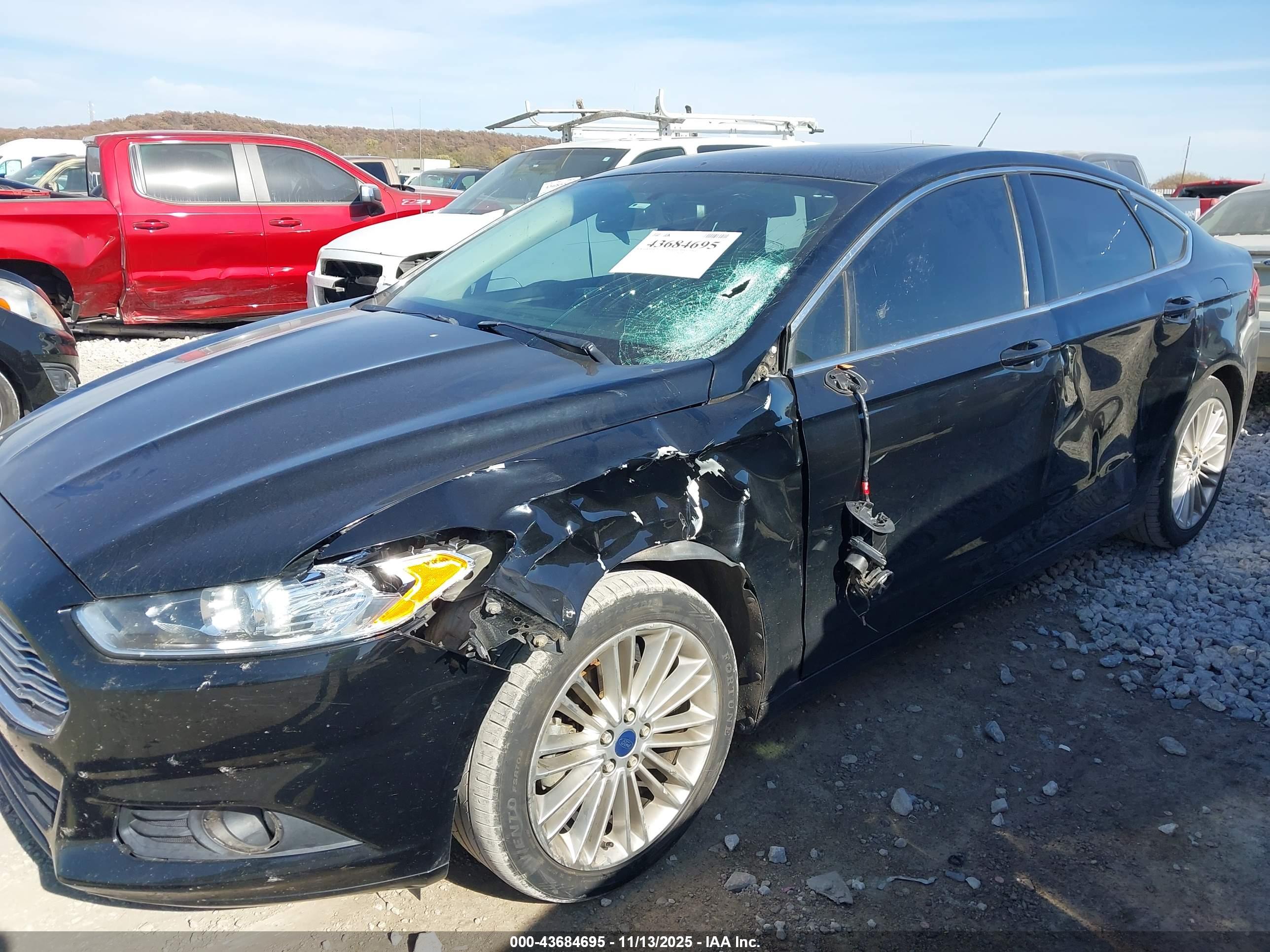 FORD FUSION image 6