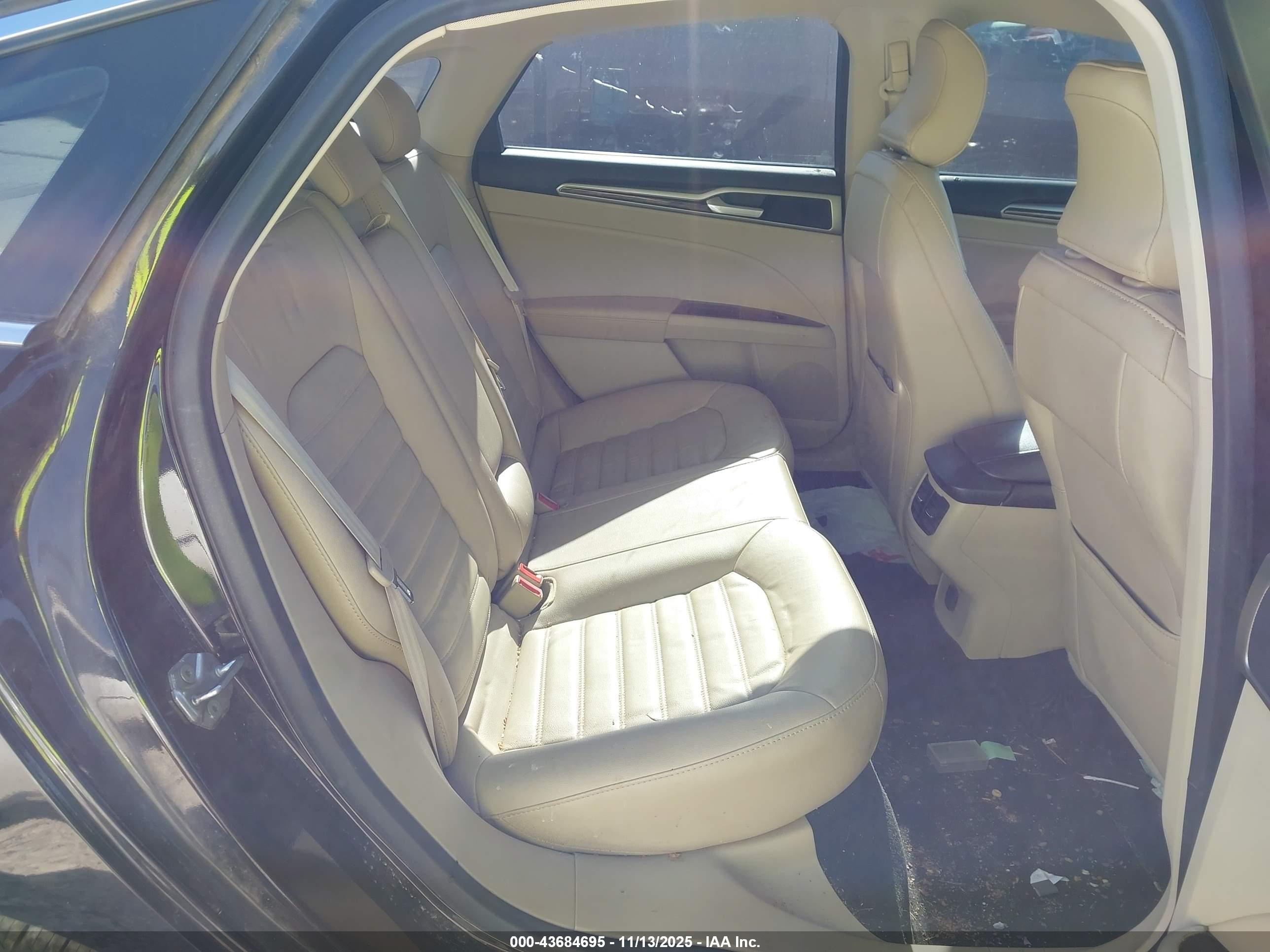 FORD FUSION image 8