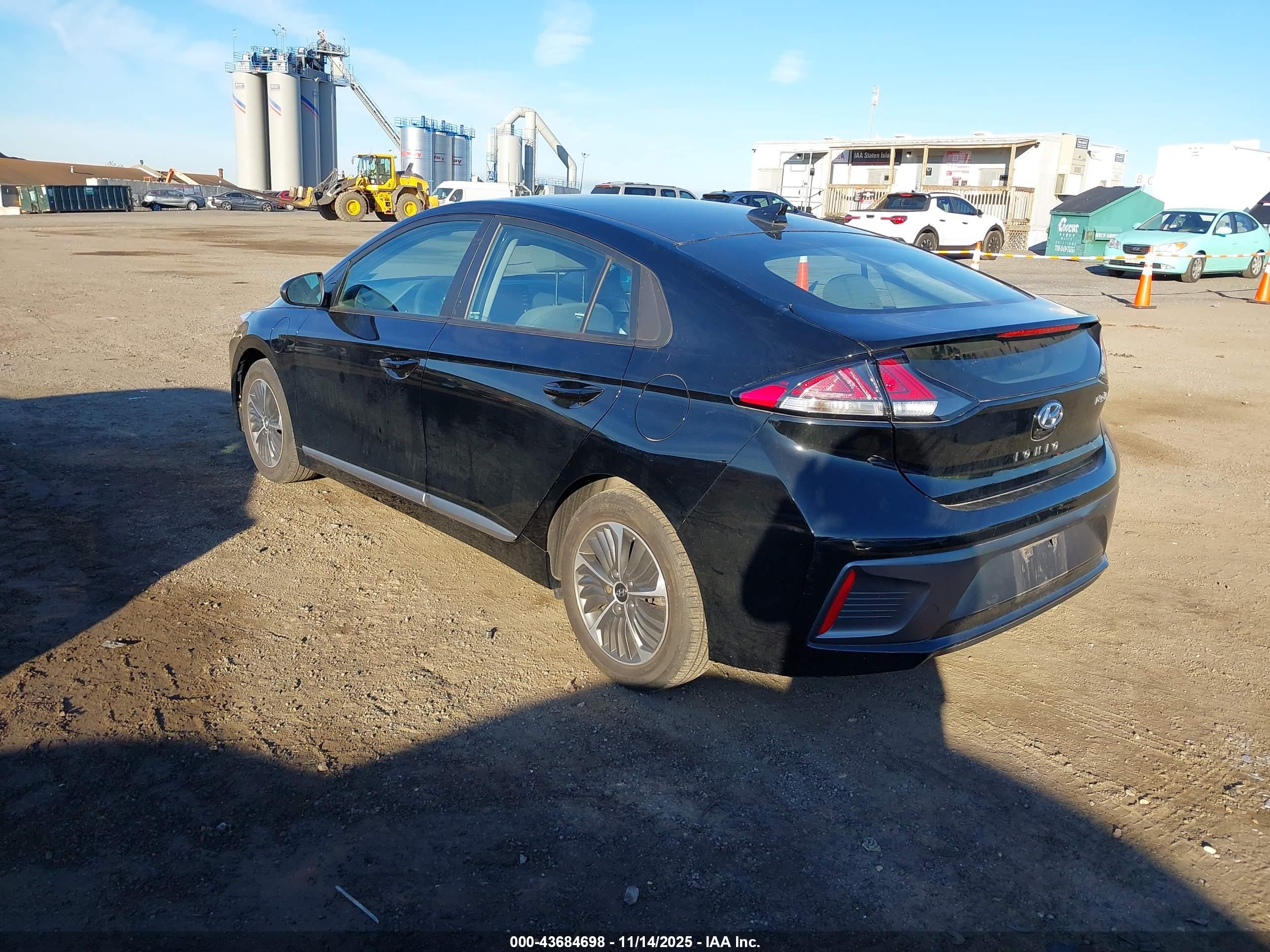 HYUNDAI IONIQ image 3